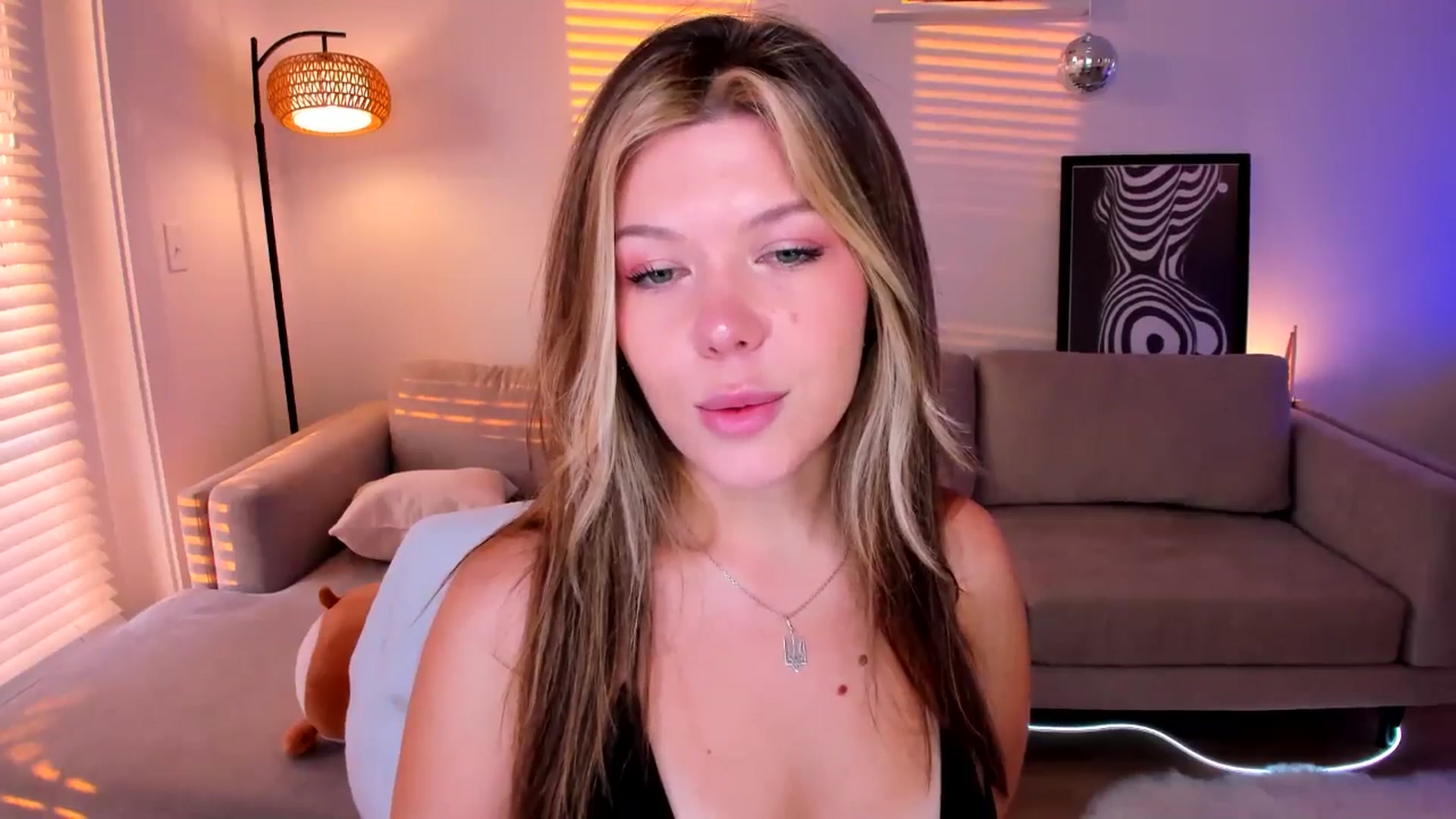 Gallery image thumbnail from Just_Vi's myfreecams stream on, 05/22/2025, 01:29 image 17 of 20