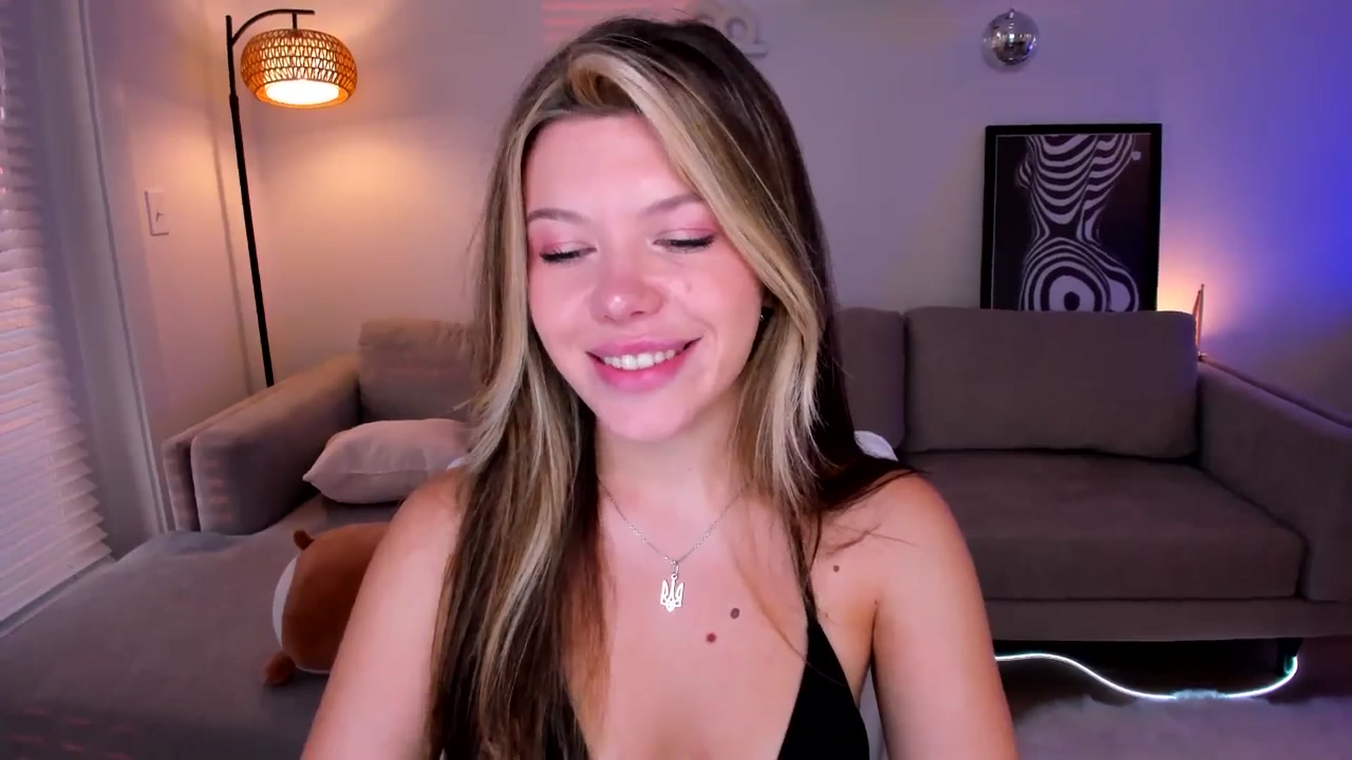 Gallery image thumbnail from Just_Vi's myfreecams stream on, 05/22/2025, 01:29 image 19 of 20