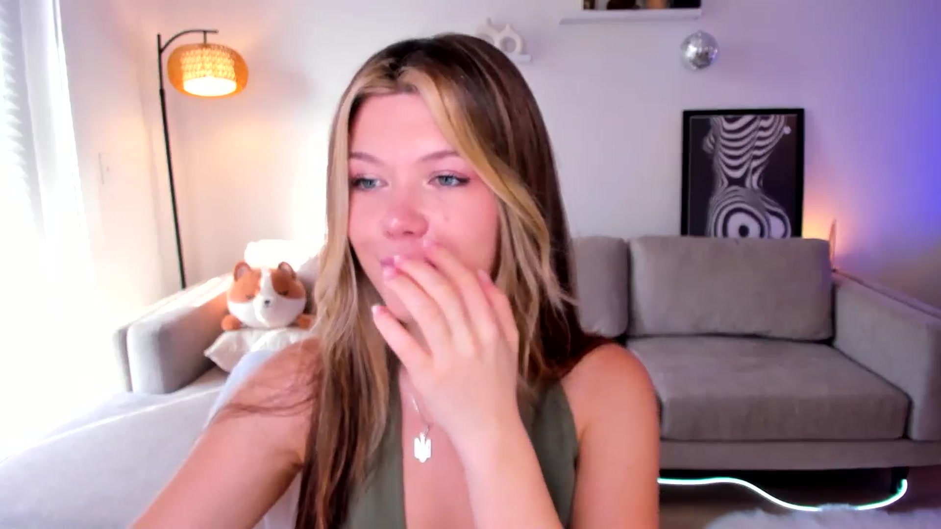 Gallery image thumbnail from Just_Vi's myfreecams stream on, 05/22/2025, 01:29 image 5 of 20