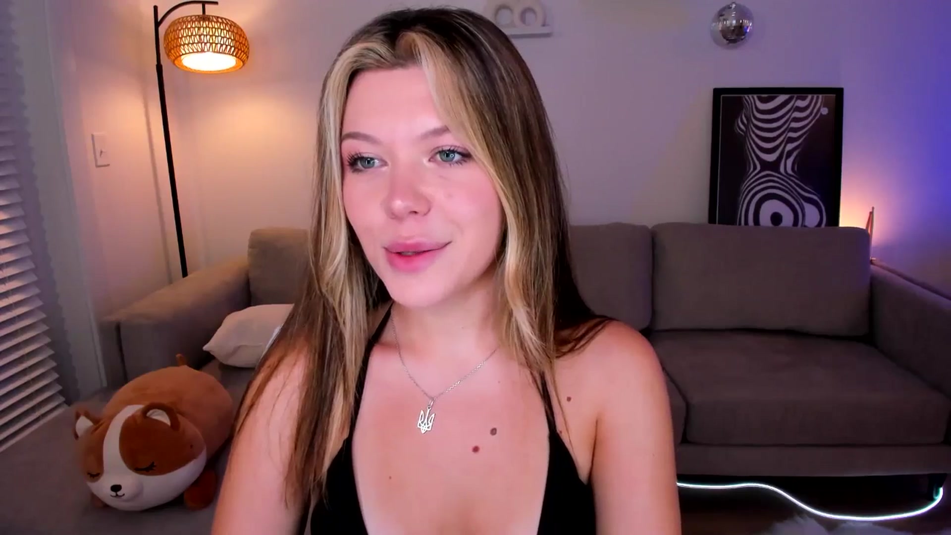 Gallery image thumbnail from Just_Vi's myfreecams stream on, 05/22/2025, 04:05 image 4 of 20