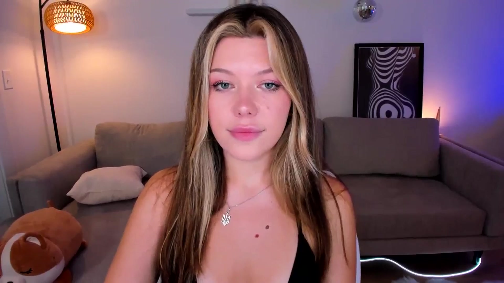 Gallery image thumbnail from Just_Vi's myfreecams stream on, 05/22/2025, 04:05 image 6 of 20