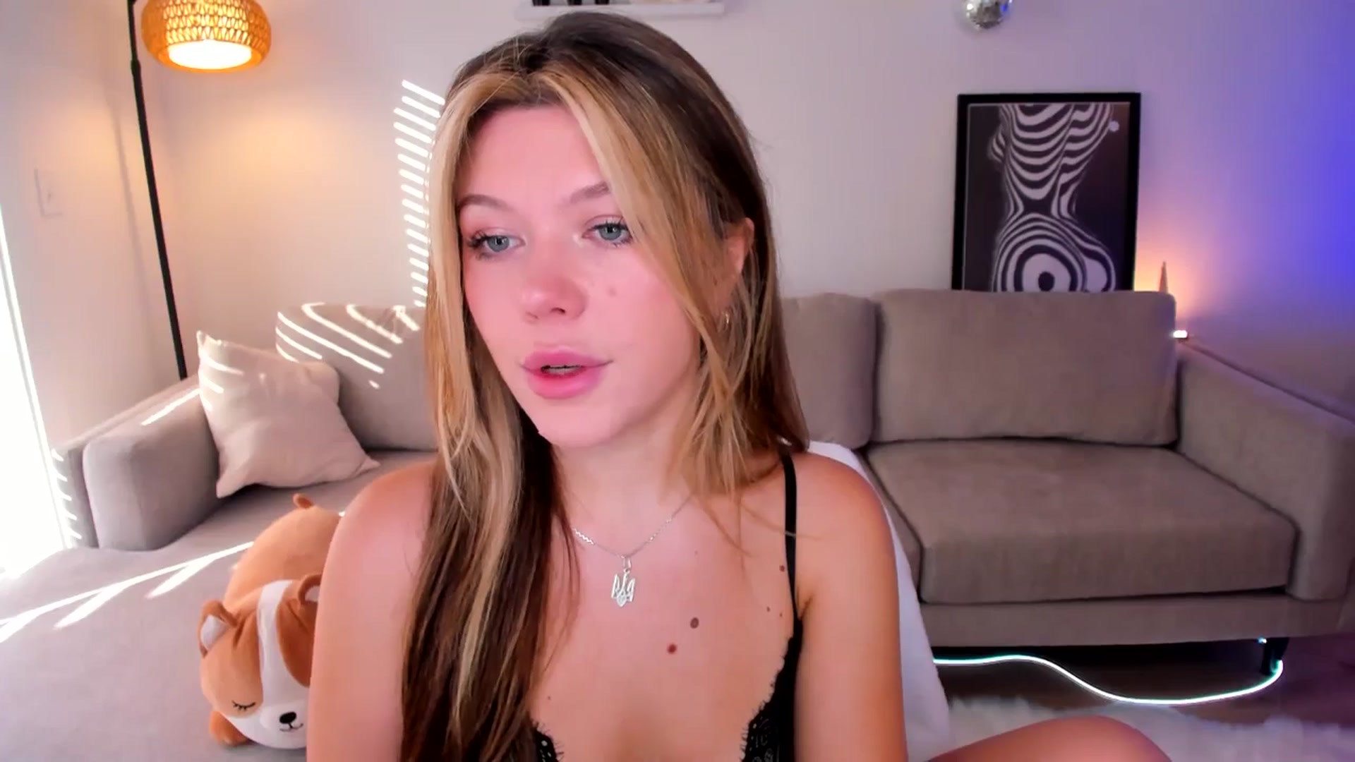Gallery image thumbnail from Just_Vi's myfreecams stream on, 05/26/2025, 01:25 image 4 of 20
