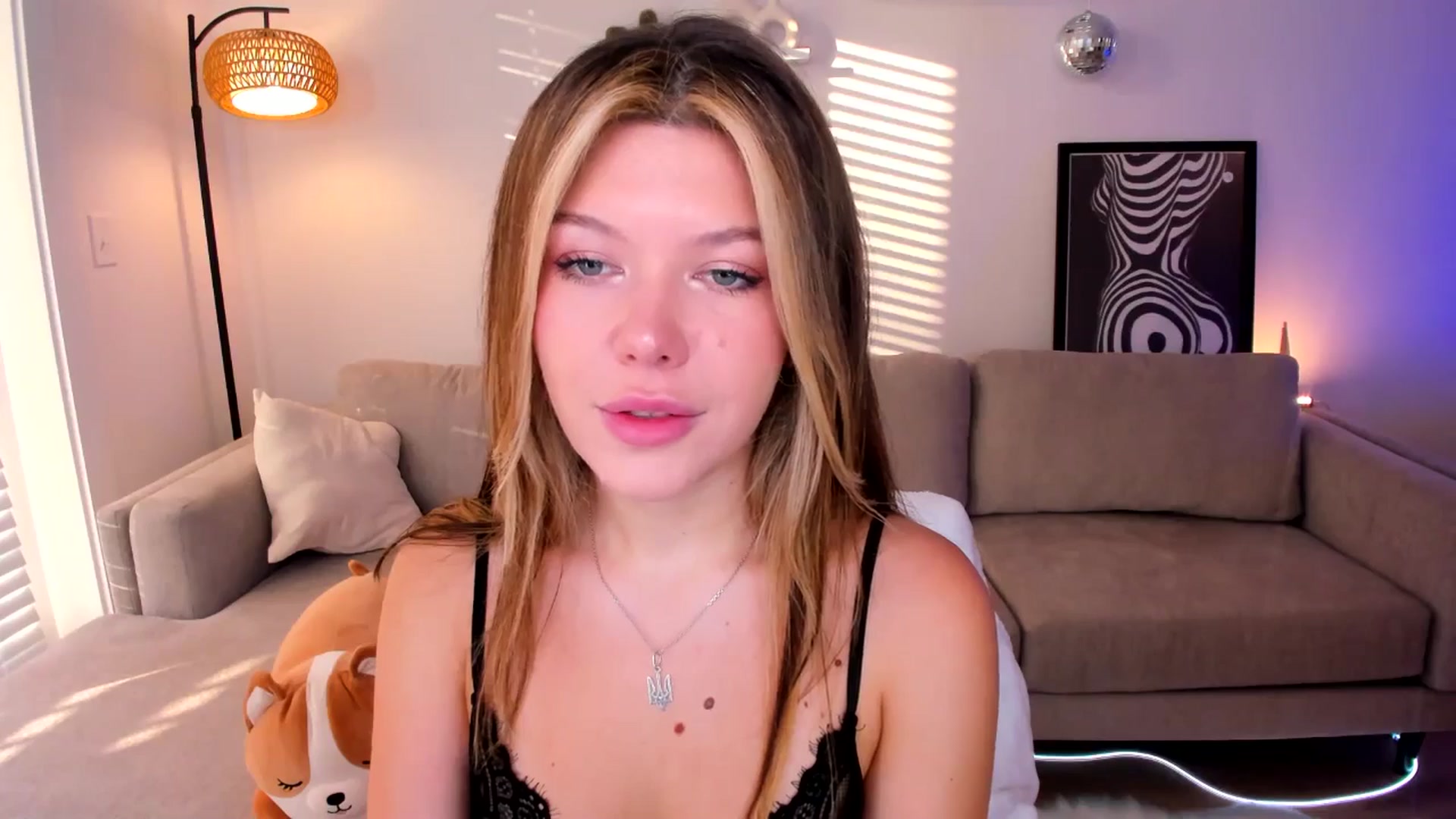Gallery image thumbnail from Just_Vi's myfreecams stream on, 05/26/2025, 01:25 image 11 of 20