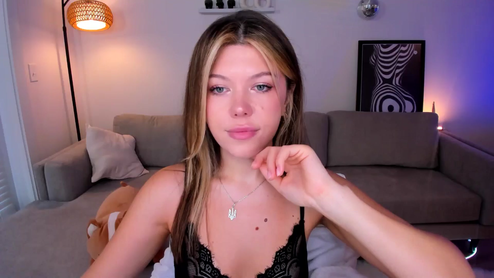 Gallery image thumbnail from Just_Vi's myfreecams stream on, 05/26/2025, 01:25 image 16 of 20