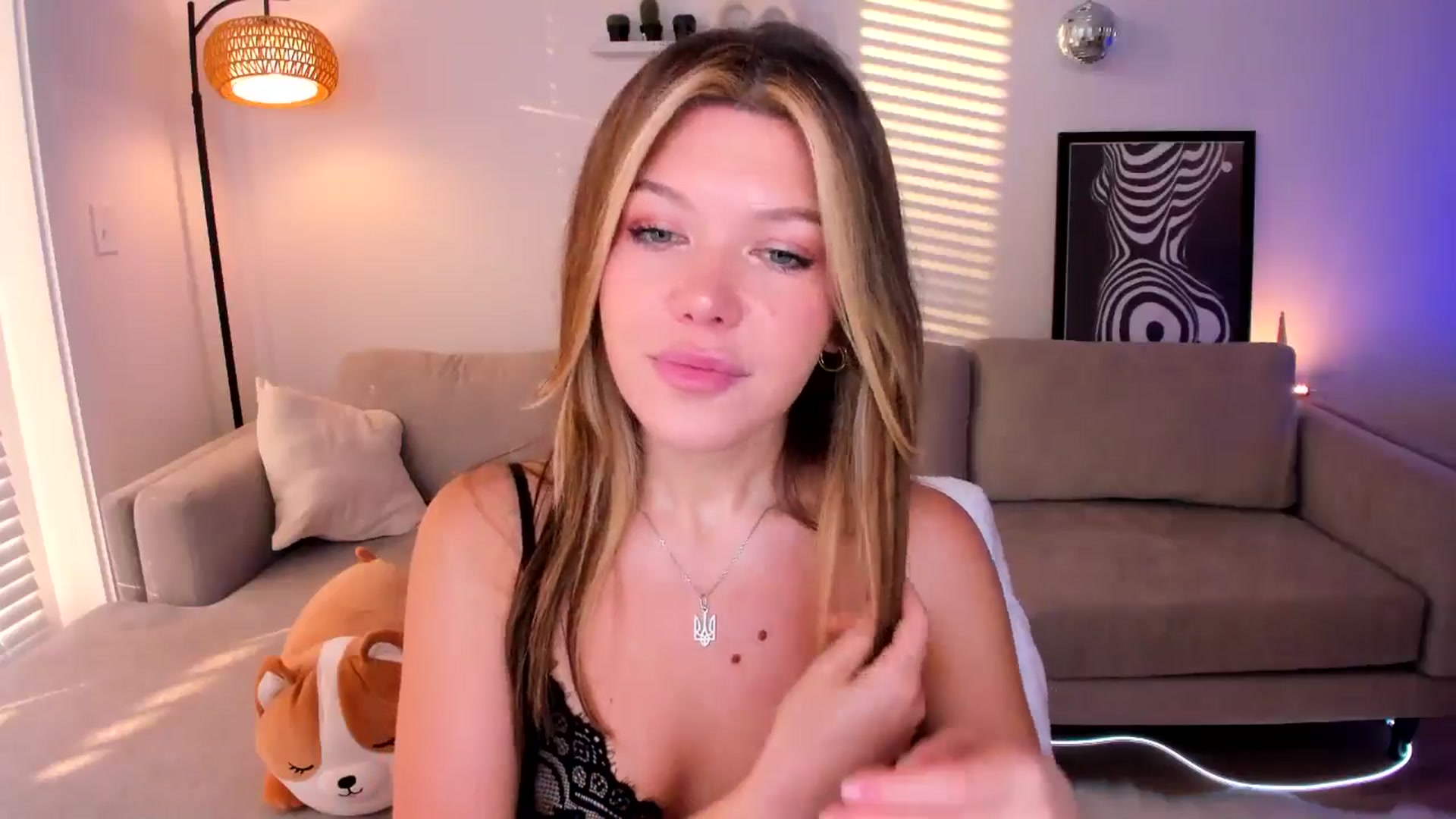 Gallery image thumbnail from Just_Vi's myfreecams stream on, 05/26/2025, 01:25 image 13 of 20