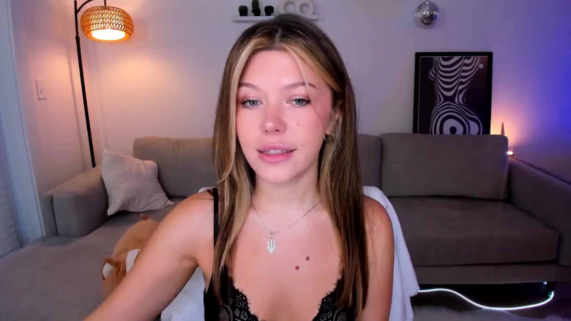 Gallery image thumbnail from Just_Vi's myfreecams stream on, 05/26/2025, 01:25 image 18 of 20