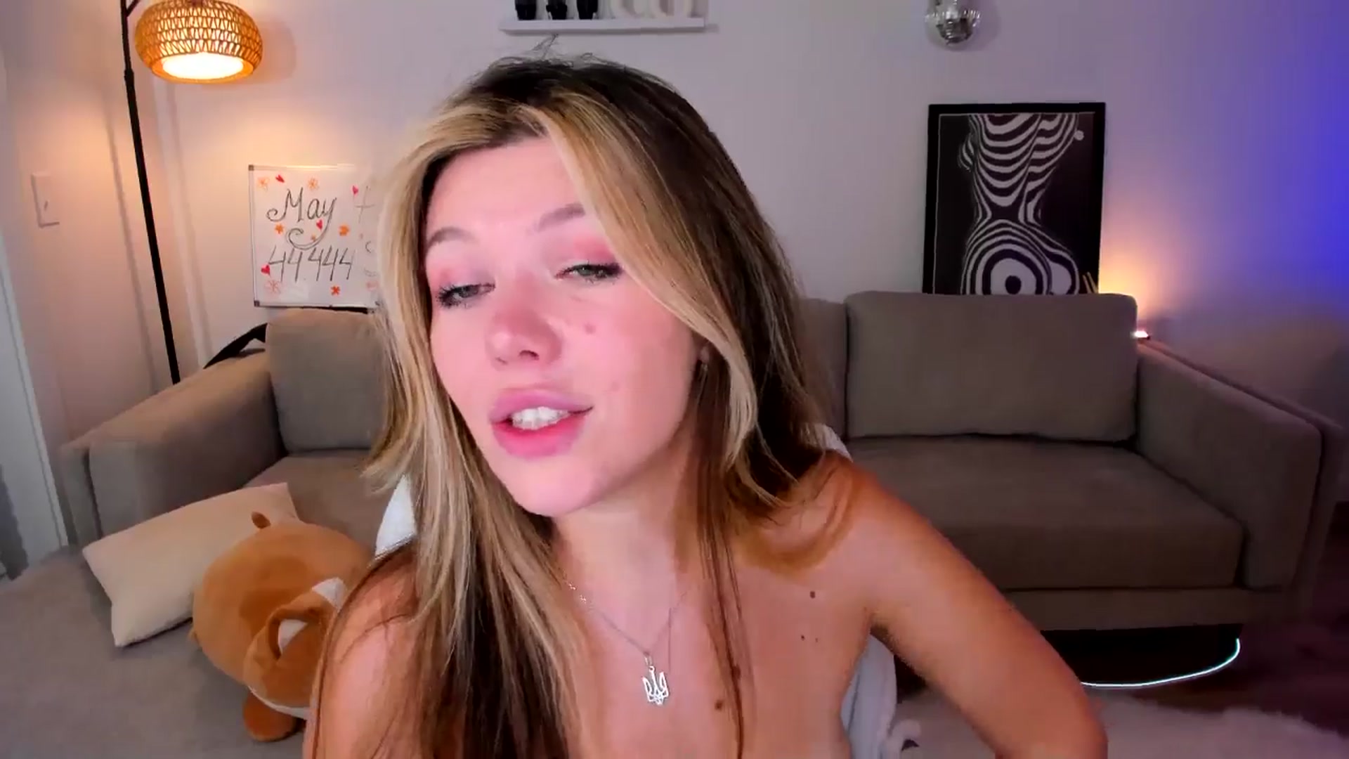 Gallery image thumbnail from Just_Vi's myfreecams stream on, 05/28/2025, 08:13 image 17 of 20