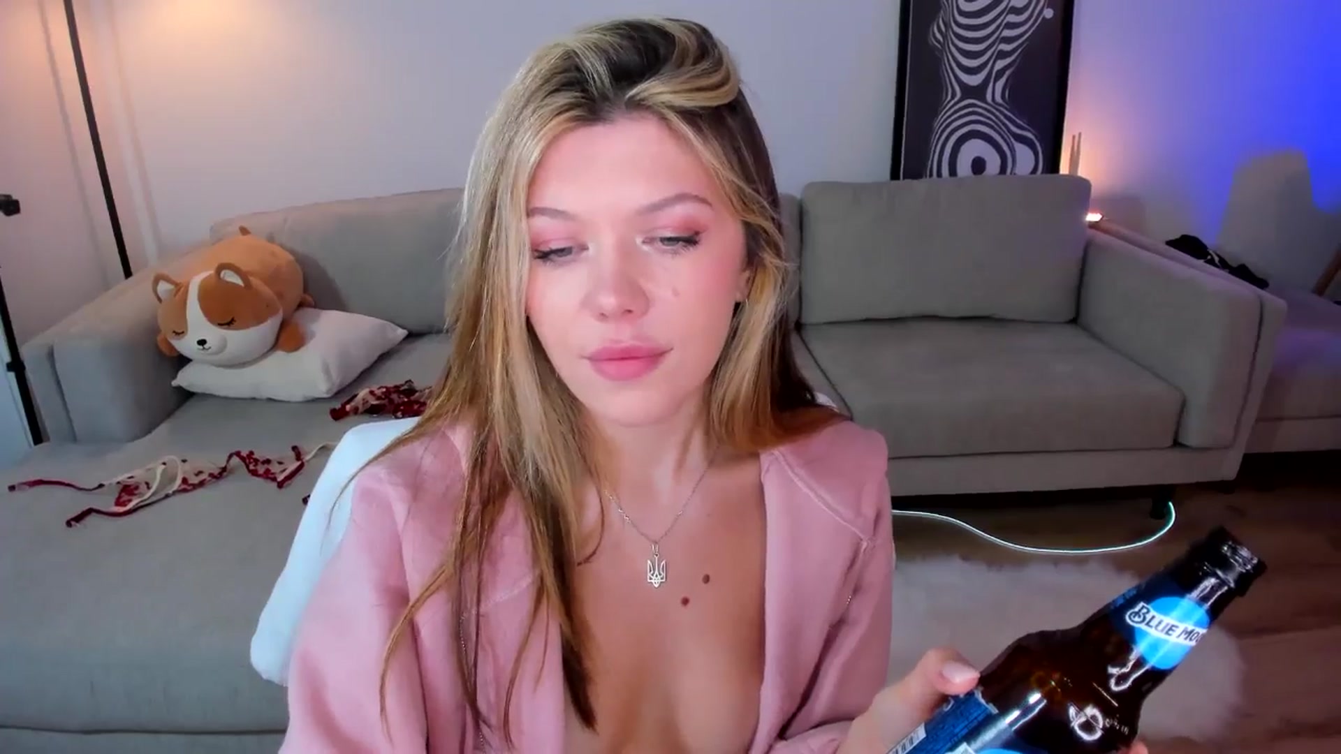 Gallery image thumbnail from Just_Vi's myfreecams stream on, 06/19/2025, 07:07 image 9 of 20