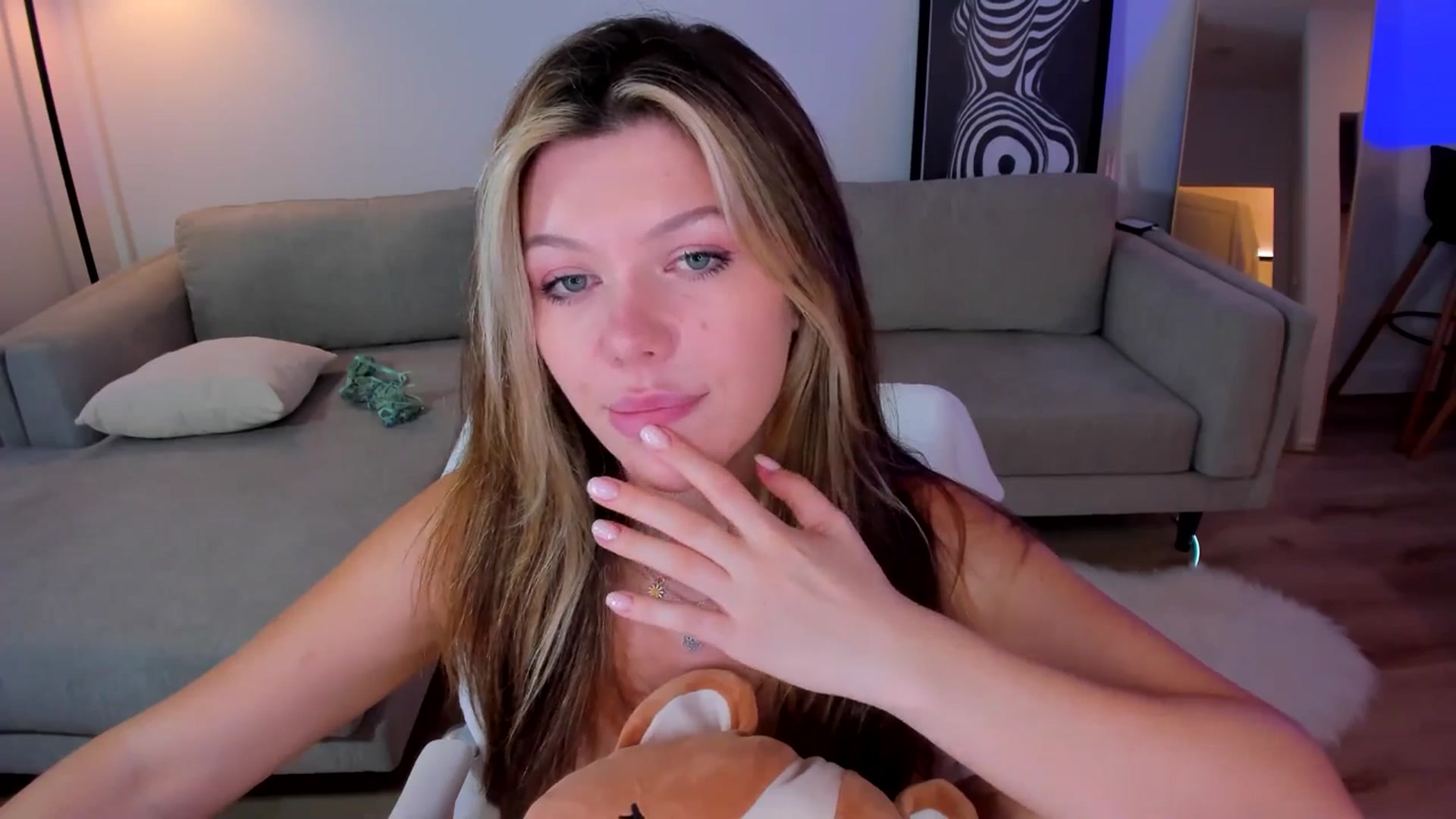 Gallery image thumbnail from Just_Vi's myfreecams stream on, 06/22/2025, 07:25 image 18 of 20