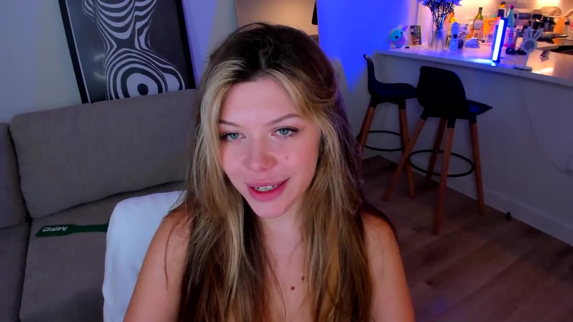 Gallery image thumbnail from Just_Vi's myfreecams stream on, 07/10/2025, 08:32 image 10 of 20