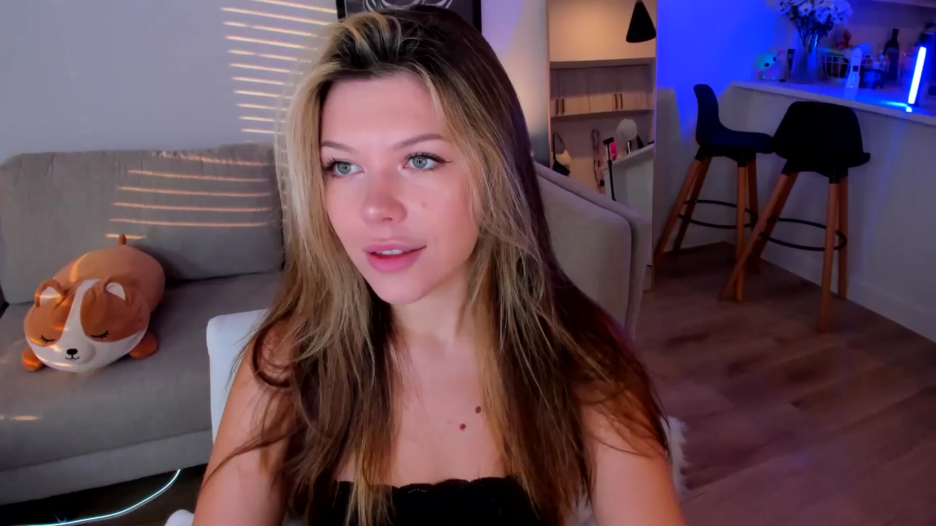 Gallery image thumbnail from Just_Vi's myfreecams stream on, 07/12/2025, 06:19 image 1 of 20
