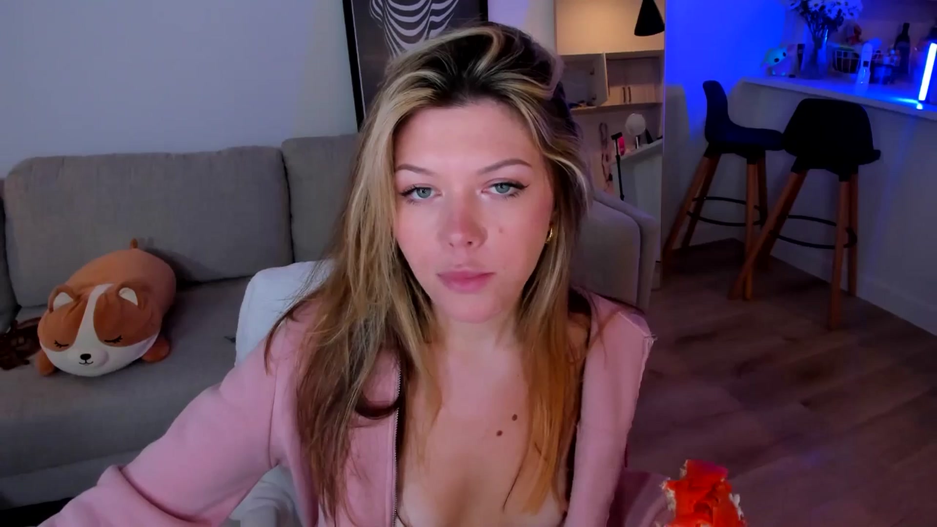 Gallery image thumbnail from Just_Vi's myfreecams stream on, 07/12/2025, 06:53 image 8 of 20