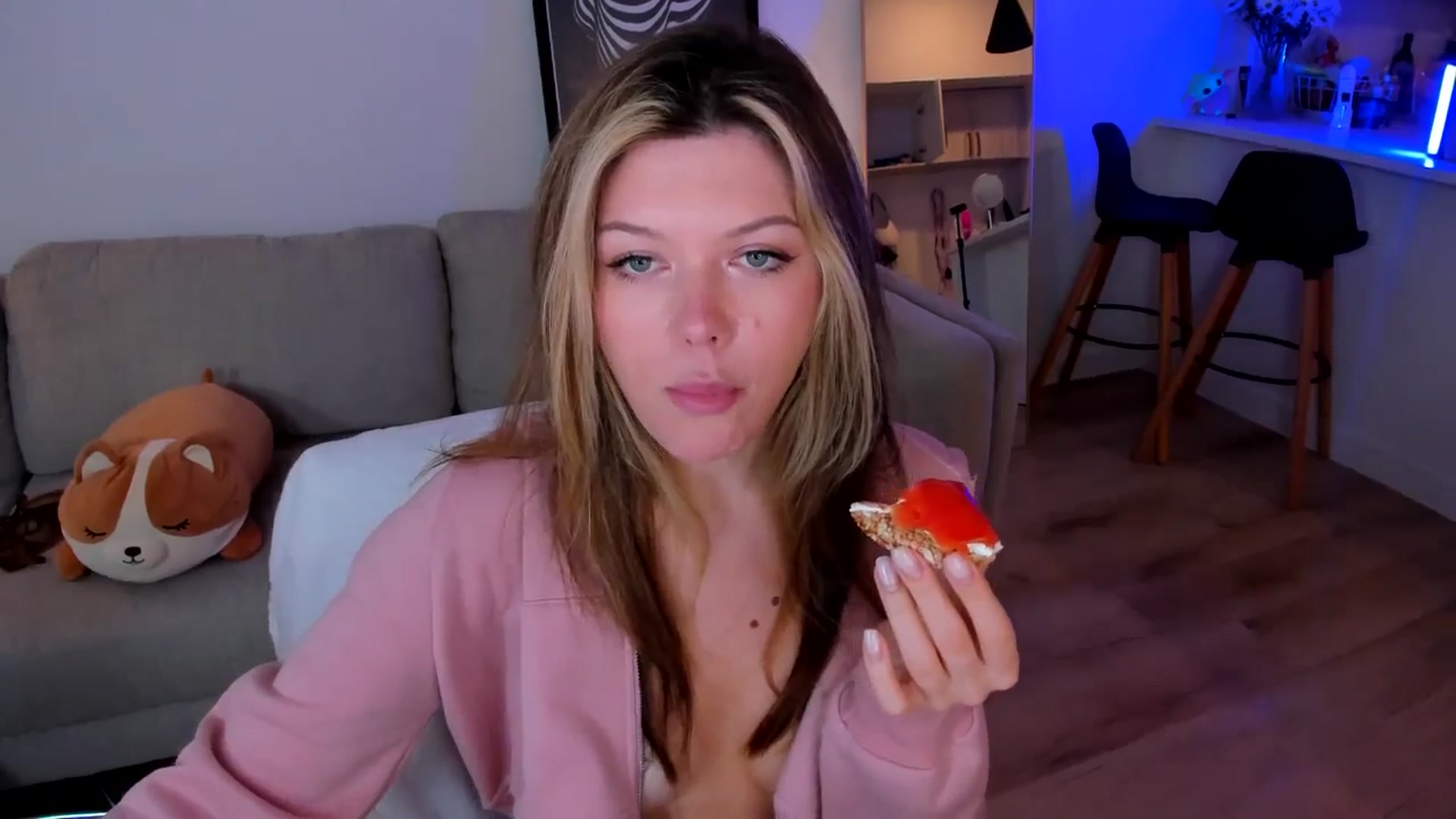 Gallery image thumbnail from Just_Vi's myfreecams stream on, 07/12/2025, 06:53 image 4 of 20