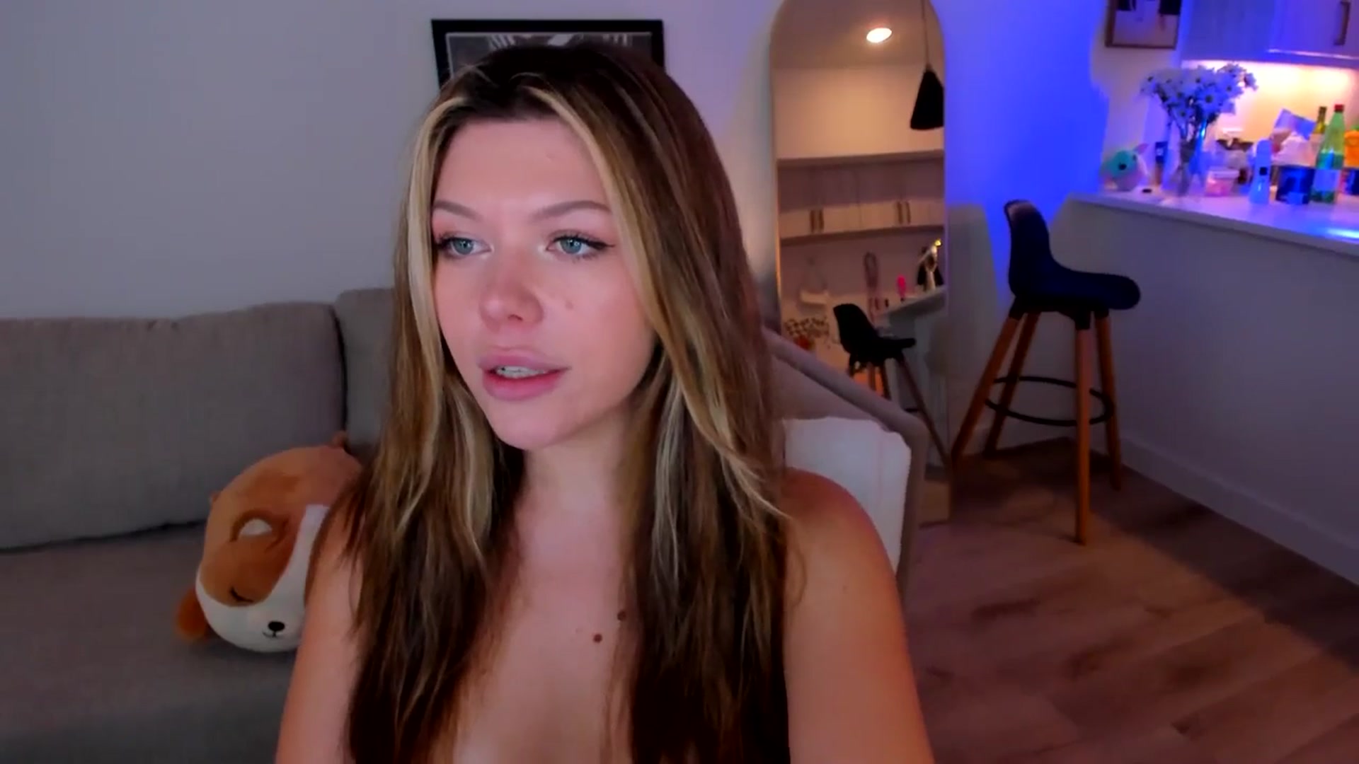 Gallery image thumbnail from Just_Vi's myfreecams stream on, 07/15/2025, 05:16 image 6 of 20