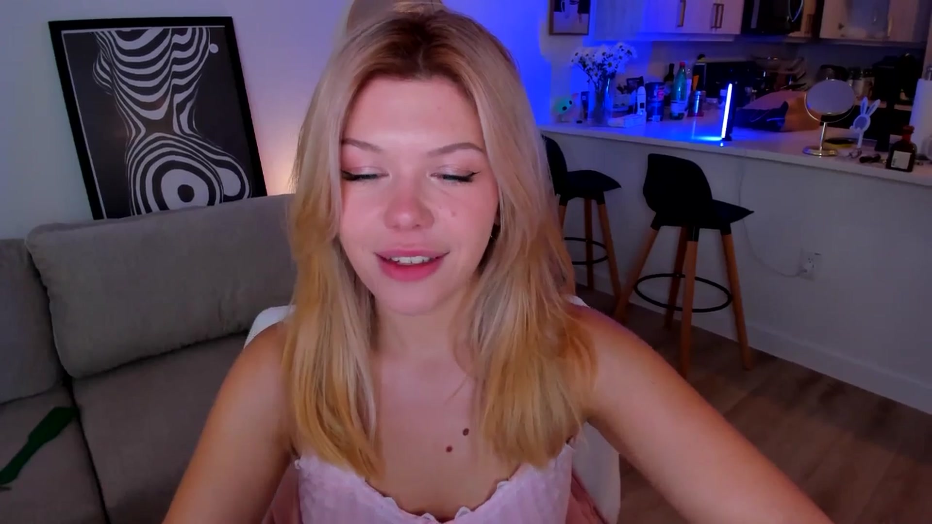 Gallery image thumbnail from Just_Vi's myfreecams stream on, 07/17/2025, 05:31 image 4 of 20