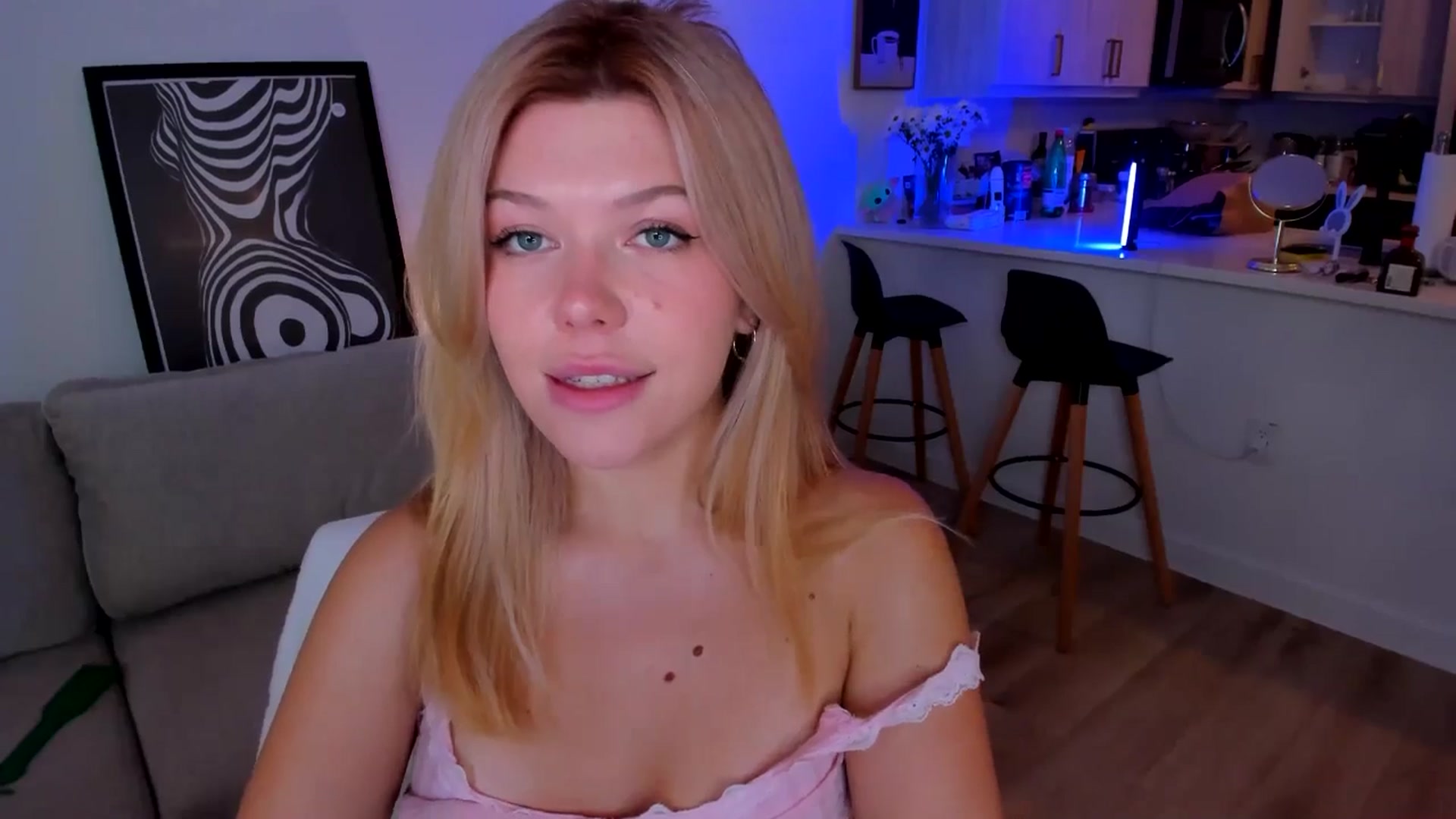 Gallery image thumbnail from Just_Vi's myfreecams stream on, 07/17/2025, 05:31 image 5 of 20