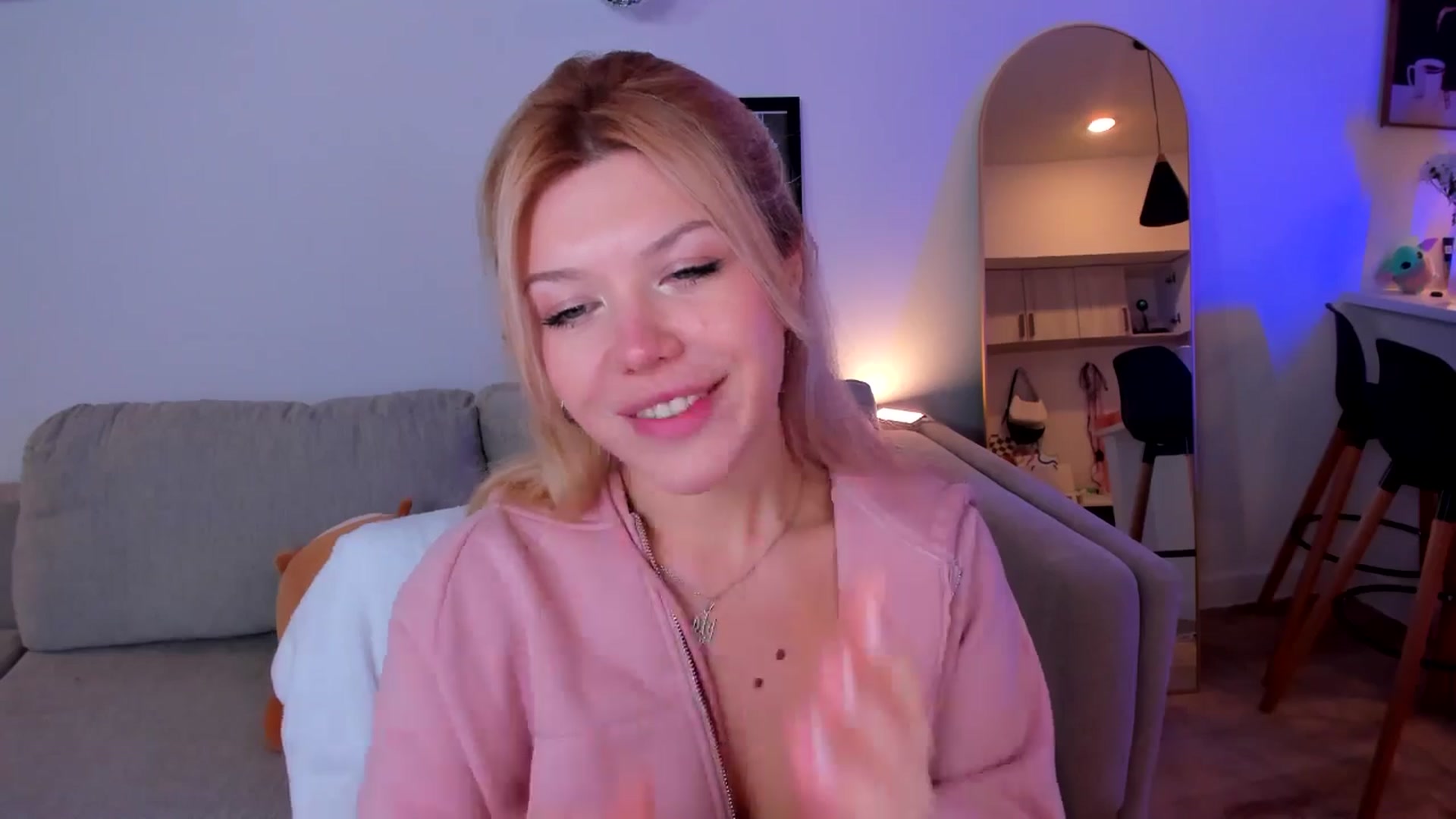 Gallery image thumbnail from Just_Vi's myfreecams stream on, 07/19/2025, 06:59 image 9 of 20