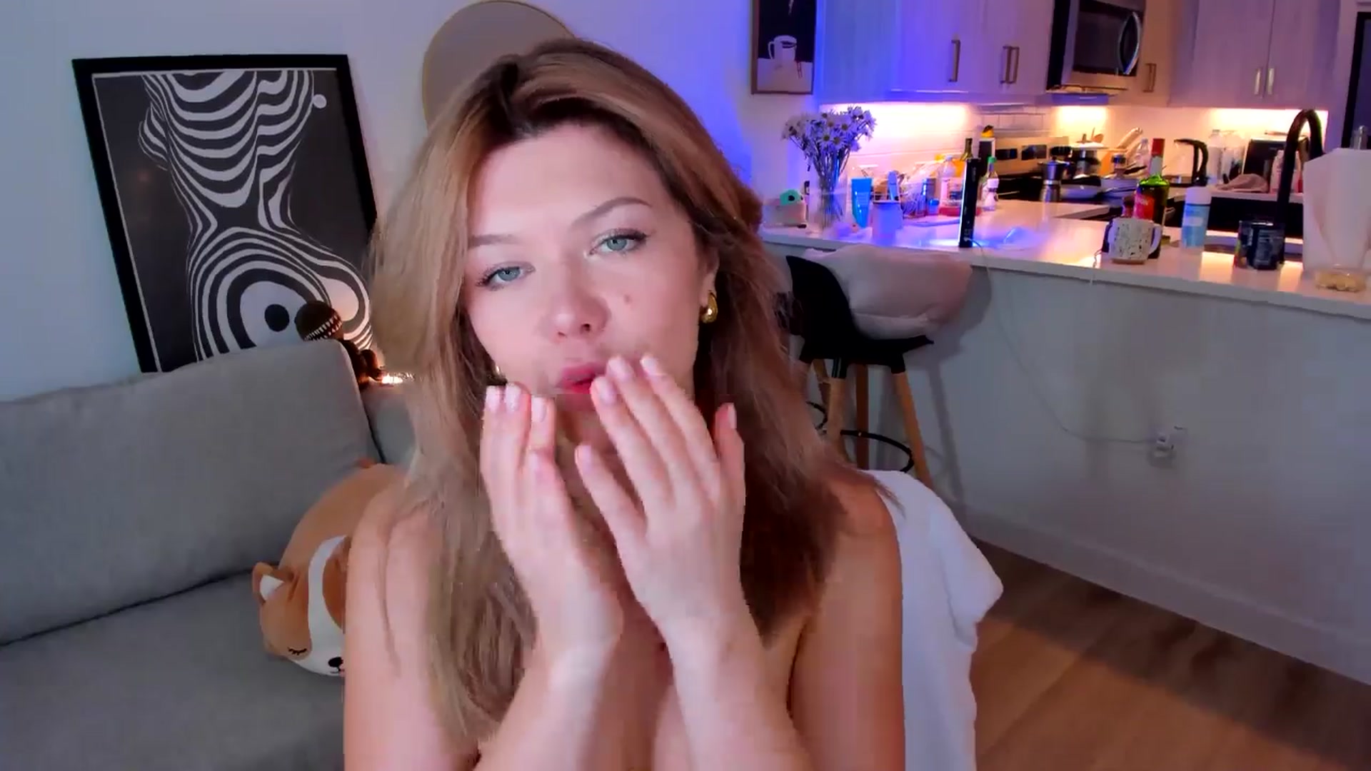 Gallery image thumbnail from Just_Vi's myfreecams stream on, 07/24/2025, 05:18 image 9 of 20