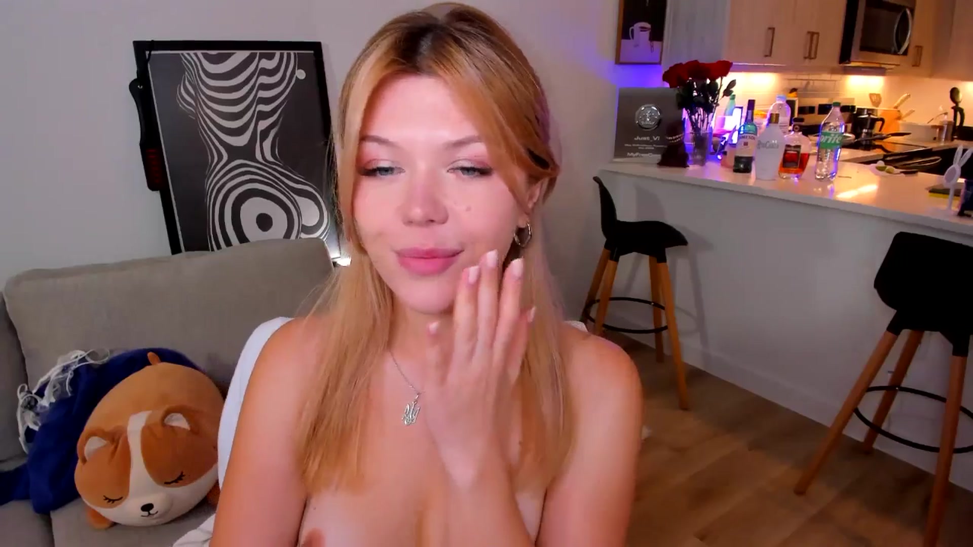 Gallery image thumbnail from Just_Vi's myfreecams stream on, 08/14/2025, 06:37 image 9 of 20