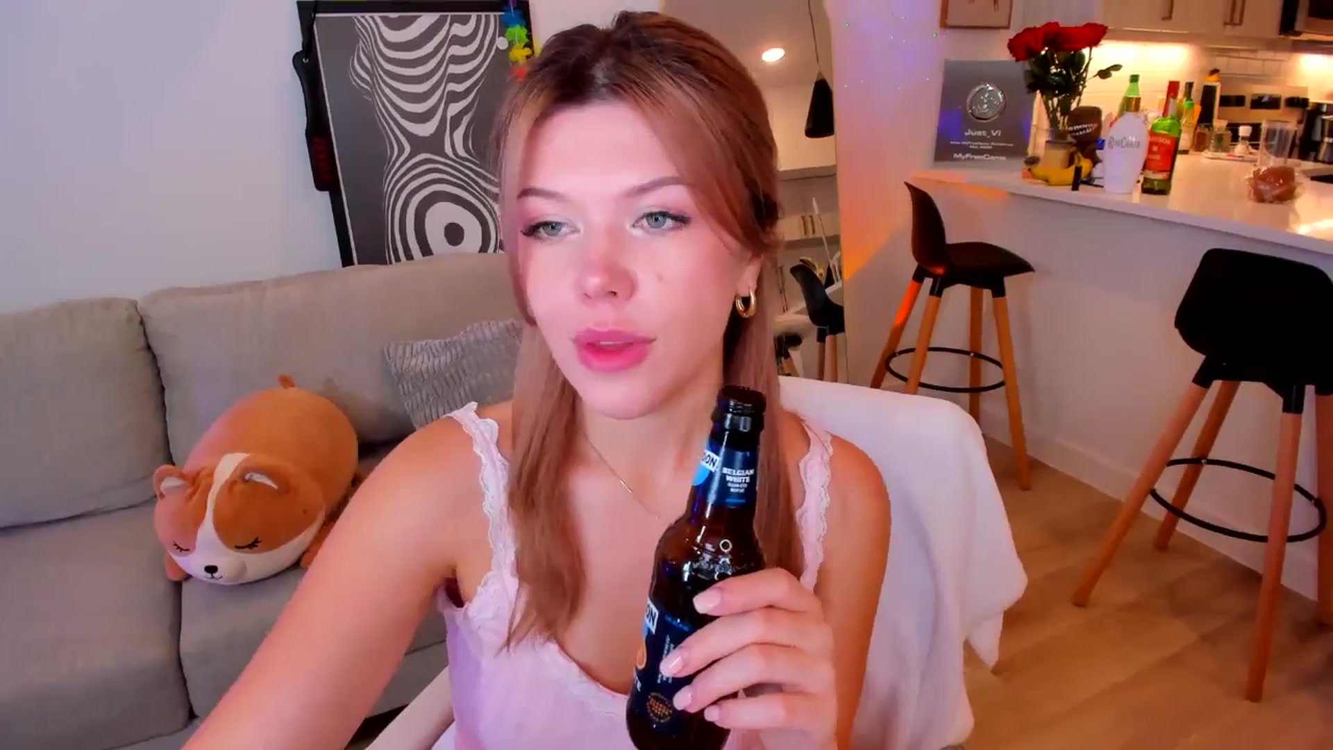 Gallery image thumbnail from Just_Vi's myfreecams stream on, 08/17/2025, 06:21 image 4 of 20