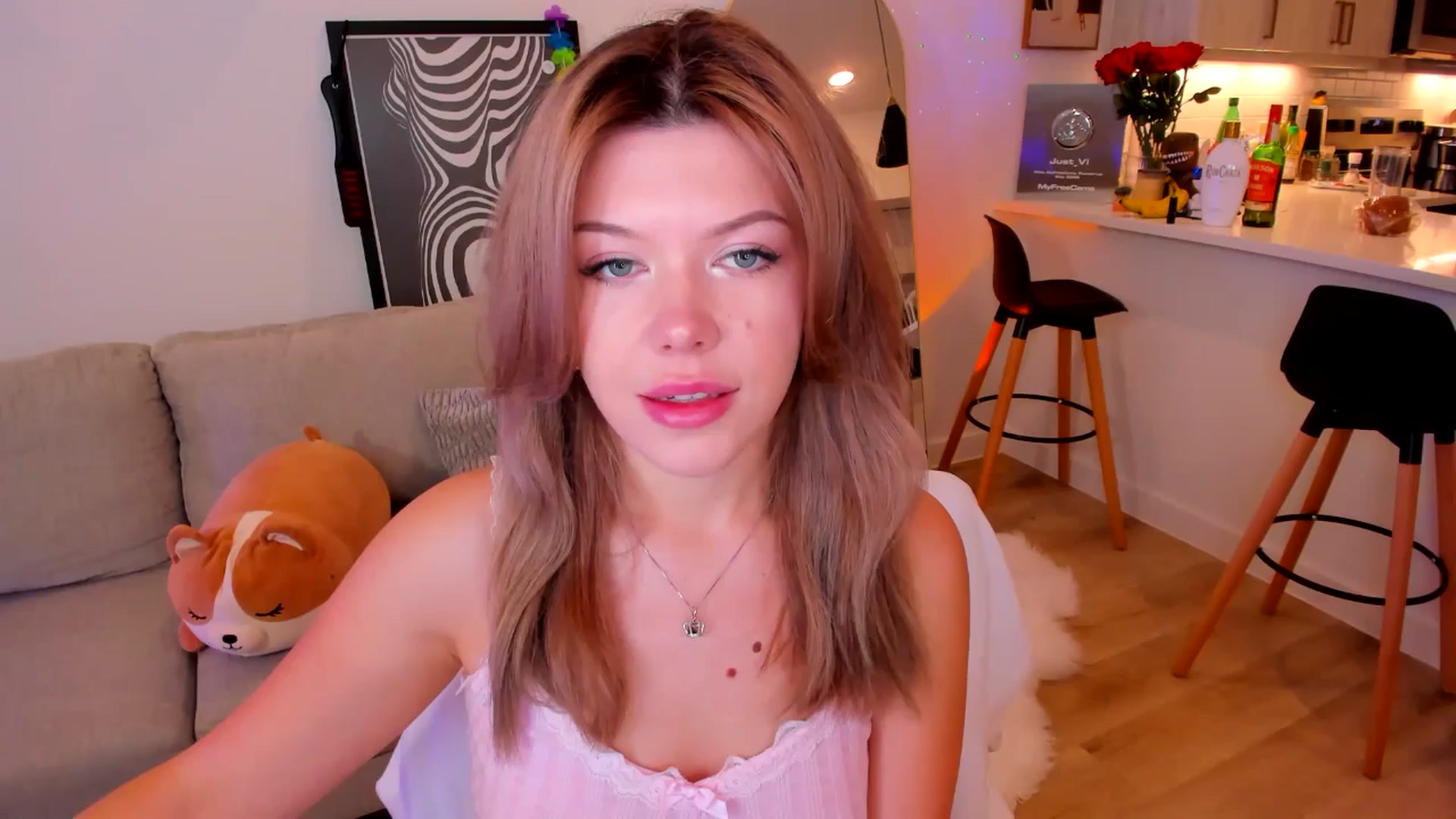 Gallery image thumbnail from Just_Vi's myfreecams stream on, 08/17/2025, 06:21 image 1 of 20