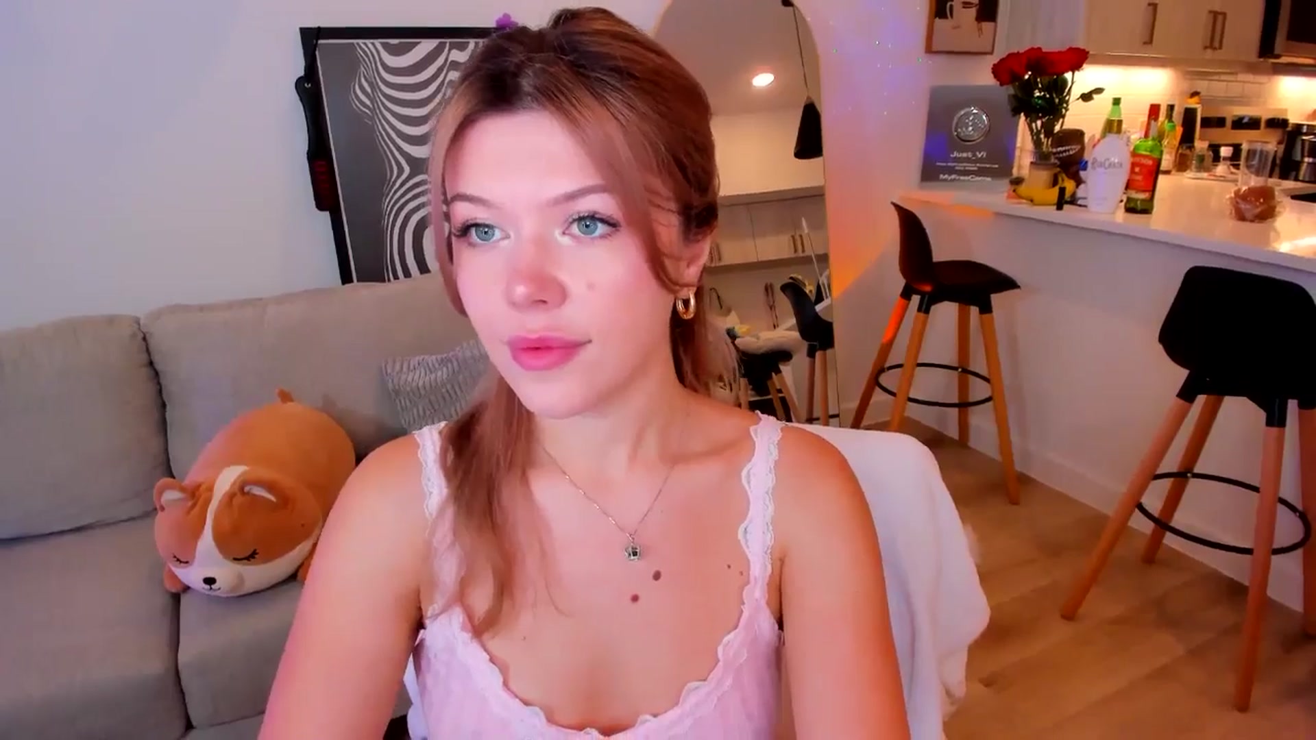 Gallery image thumbnail from Just_Vi's myfreecams stream on, 08/17/2025, 06:21 image 2 of 20