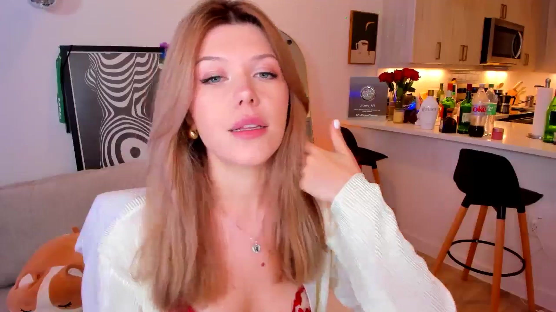 Gallery image thumbnail from Just_Vi's myfreecams stream on, 08/19/2025, 05:27 image 2 of 20