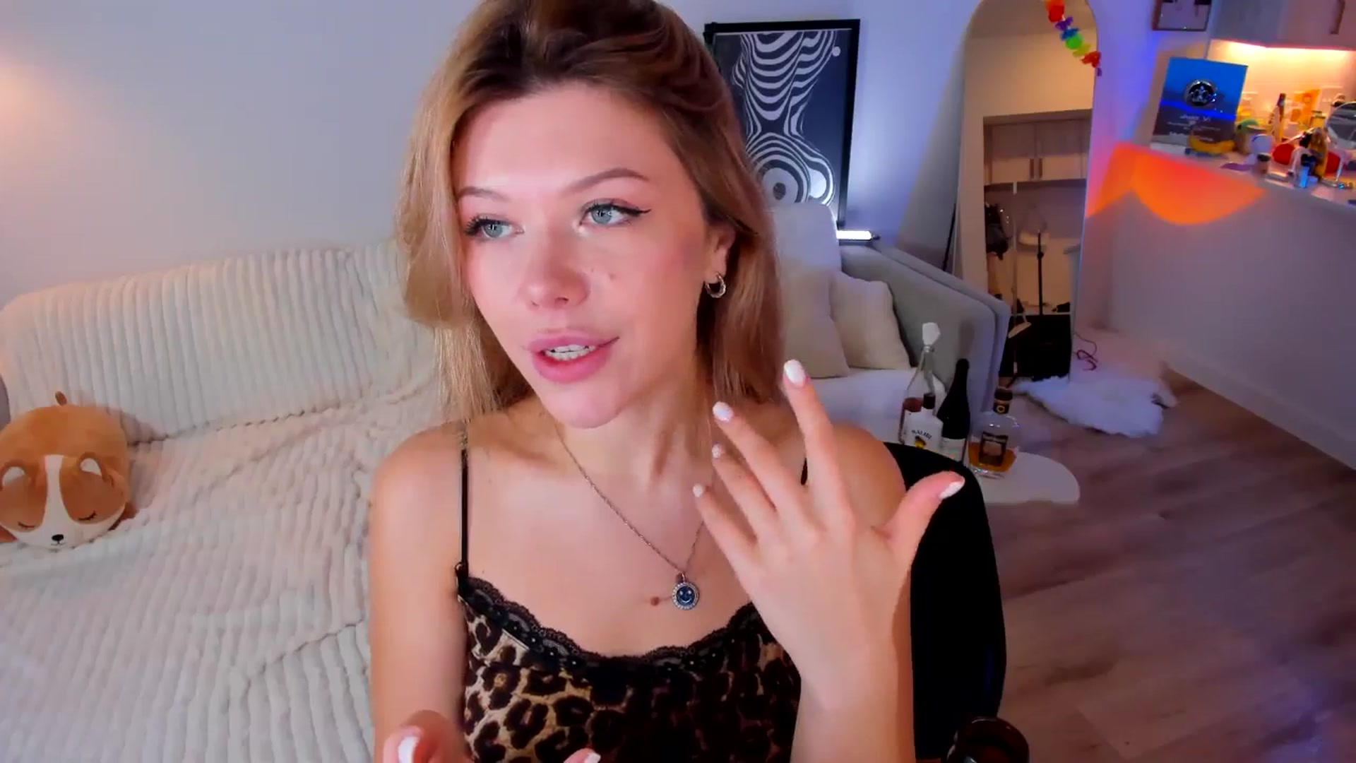 Gallery image thumbnail from Just_Vi's myfreecams stream on, 08/30/2025, 06:46 image 4 of 20