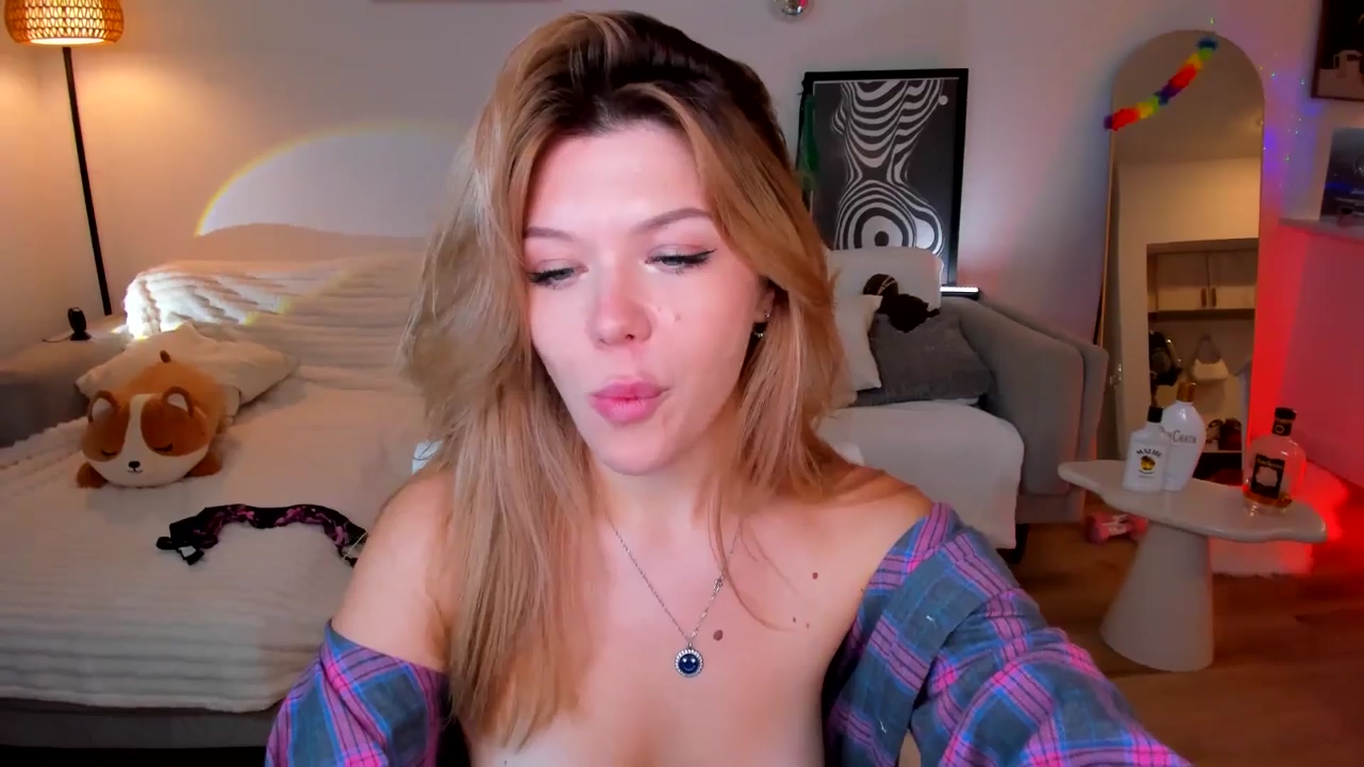 Gallery image thumbnail from Just_Vi's myfreecams stream on, 09/06/2025, 08:07 image 7 of 20