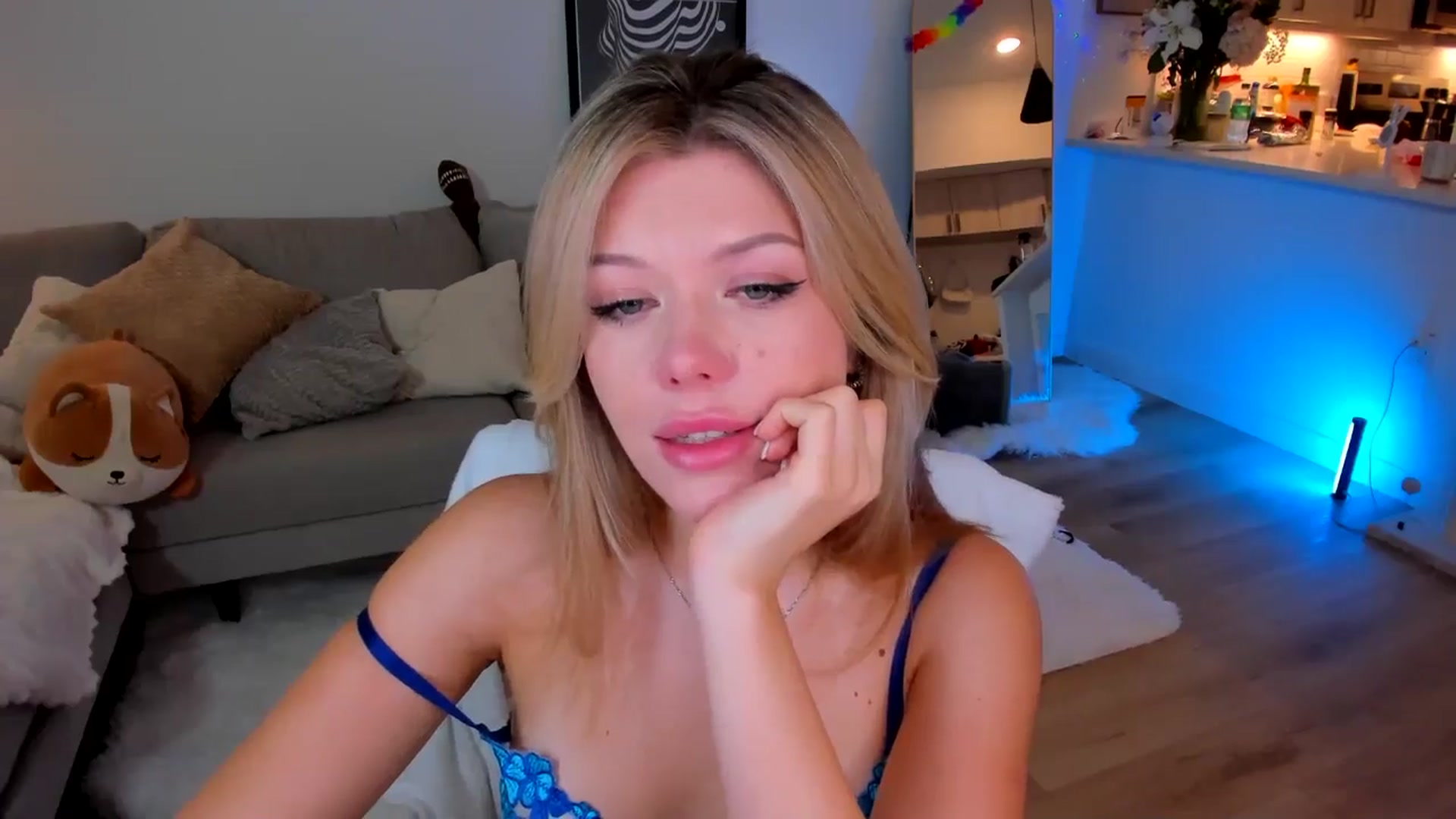 Gallery image thumbnail from Just_Vi's myfreecams stream on, 09/12/2025, 08:11 image 12 of 20