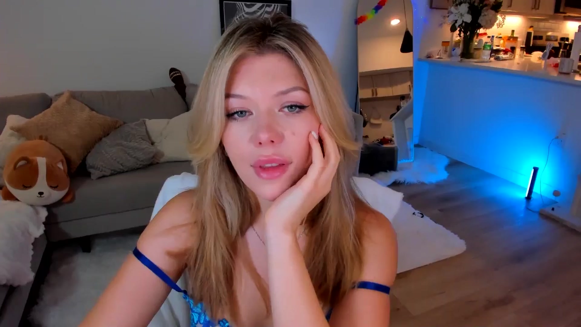 Gallery image thumbnail from Just_Vi's myfreecams stream on, 09/12/2025, 08:11 image 9 of 20
