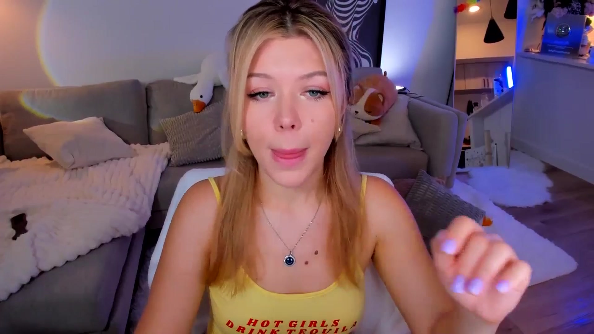 Gallery image thumbnail from Just_Vi's myfreecams stream on, 09/15/2025, 04:29 image 14 of 20