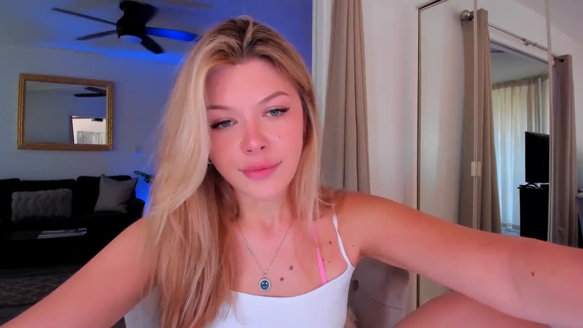 Gallery image thumbnail from Just_Vi's myfreecams stream on, 09/18/2025, 03:37 image 6 of 20