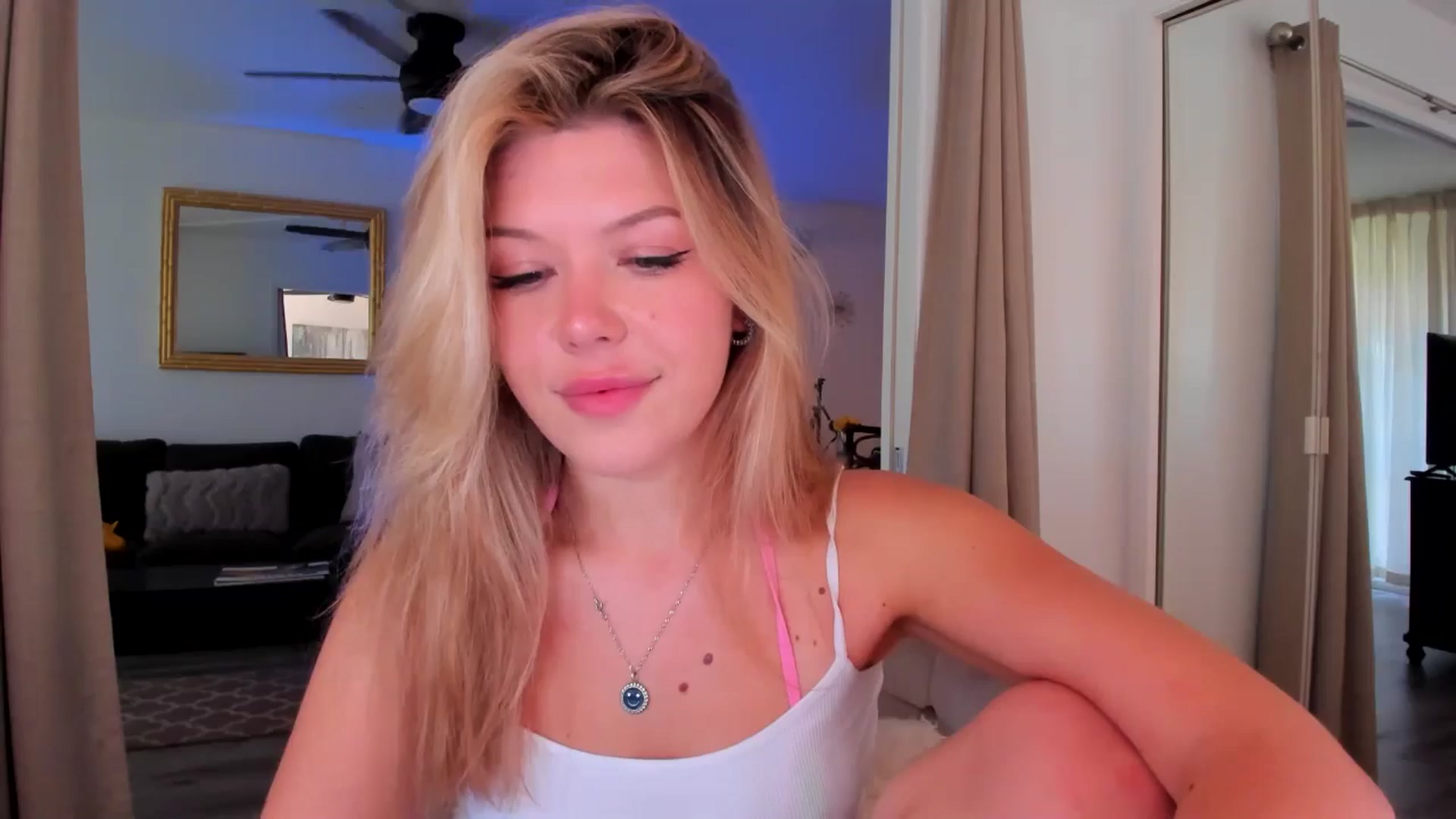 Gallery image thumbnail from Just_Vi's myfreecams stream on, 09/18/2025, 03:37 image 2 of 20
