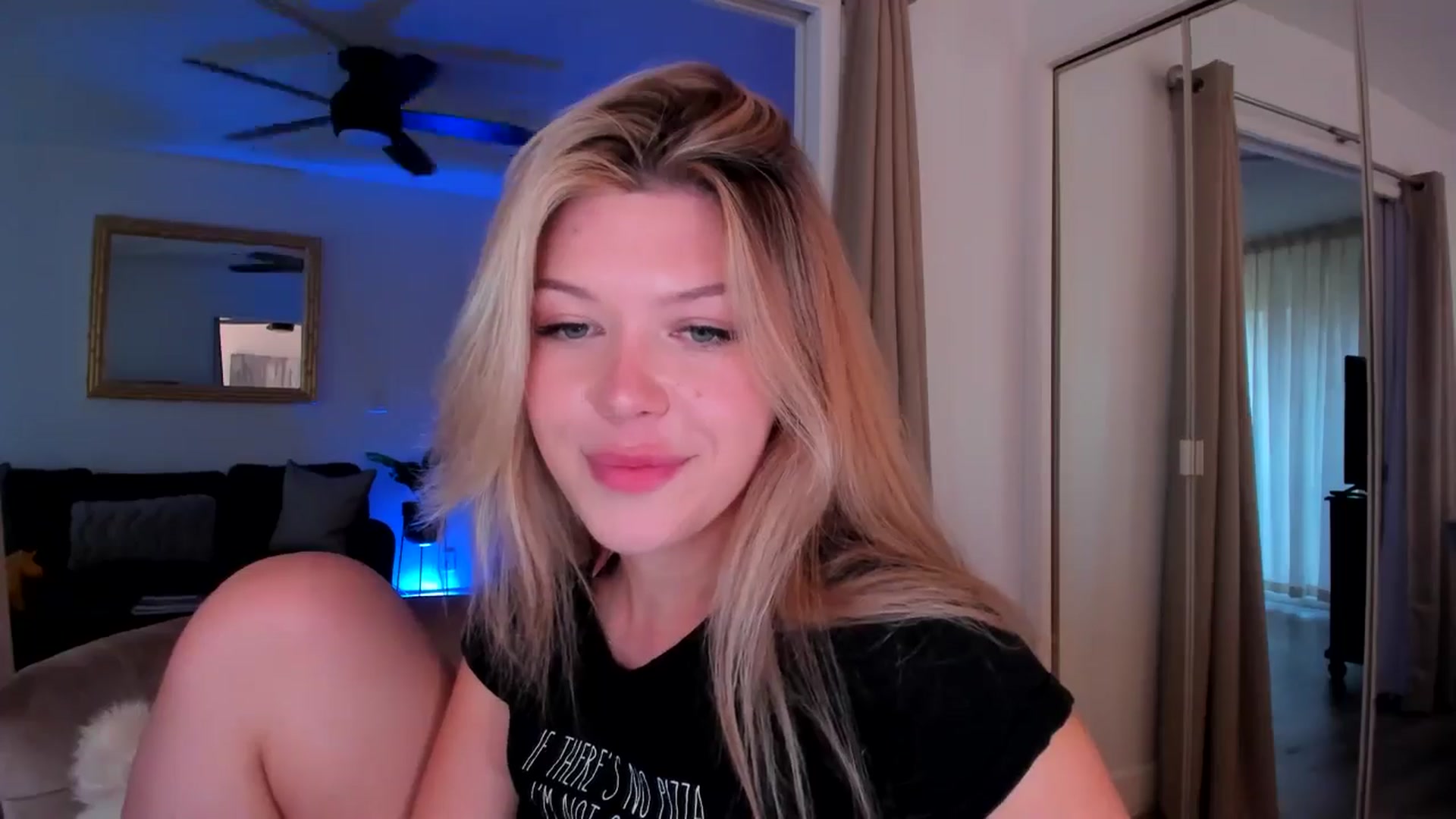Gallery image thumbnail from Just_Vi's myfreecams stream on, 09/18/2025, 03:37 image 16 of 20