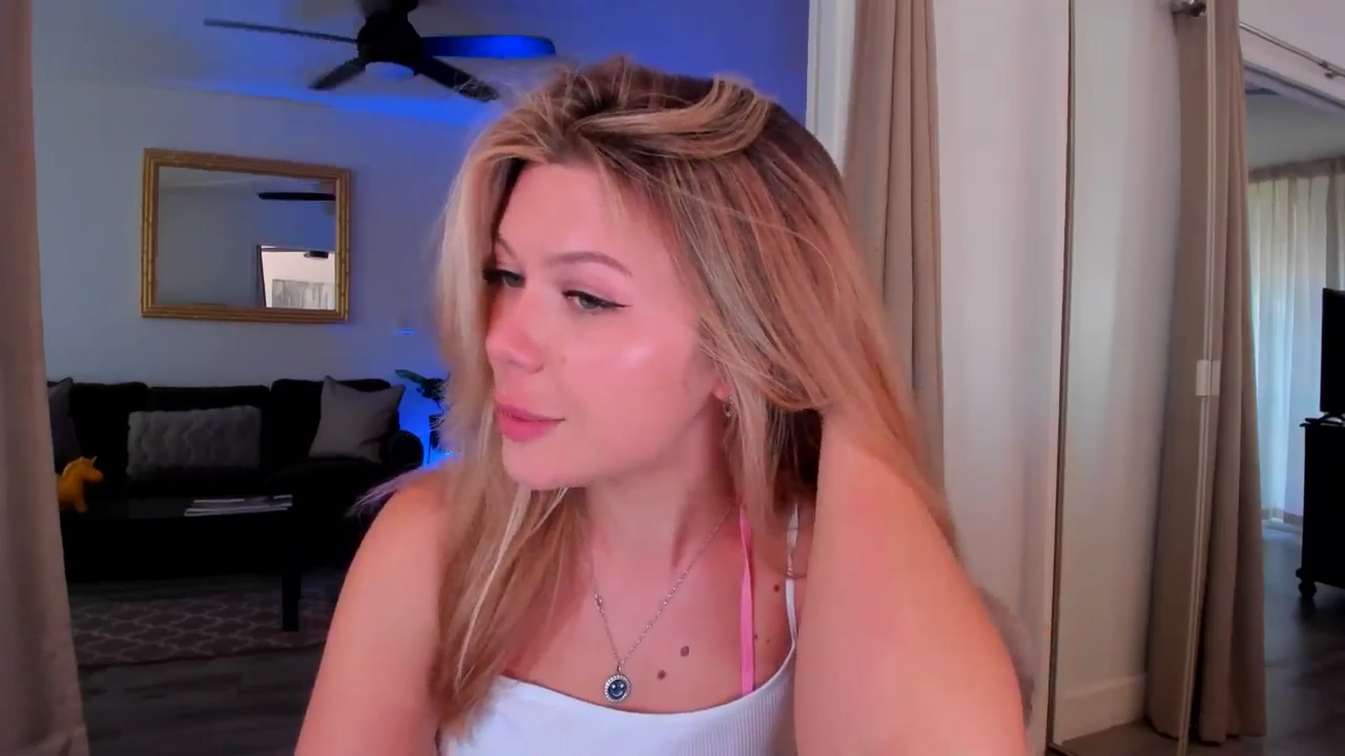 Gallery image thumbnail from Just_Vi's myfreecams stream on, 09/18/2025, 03:37 image 9 of 20