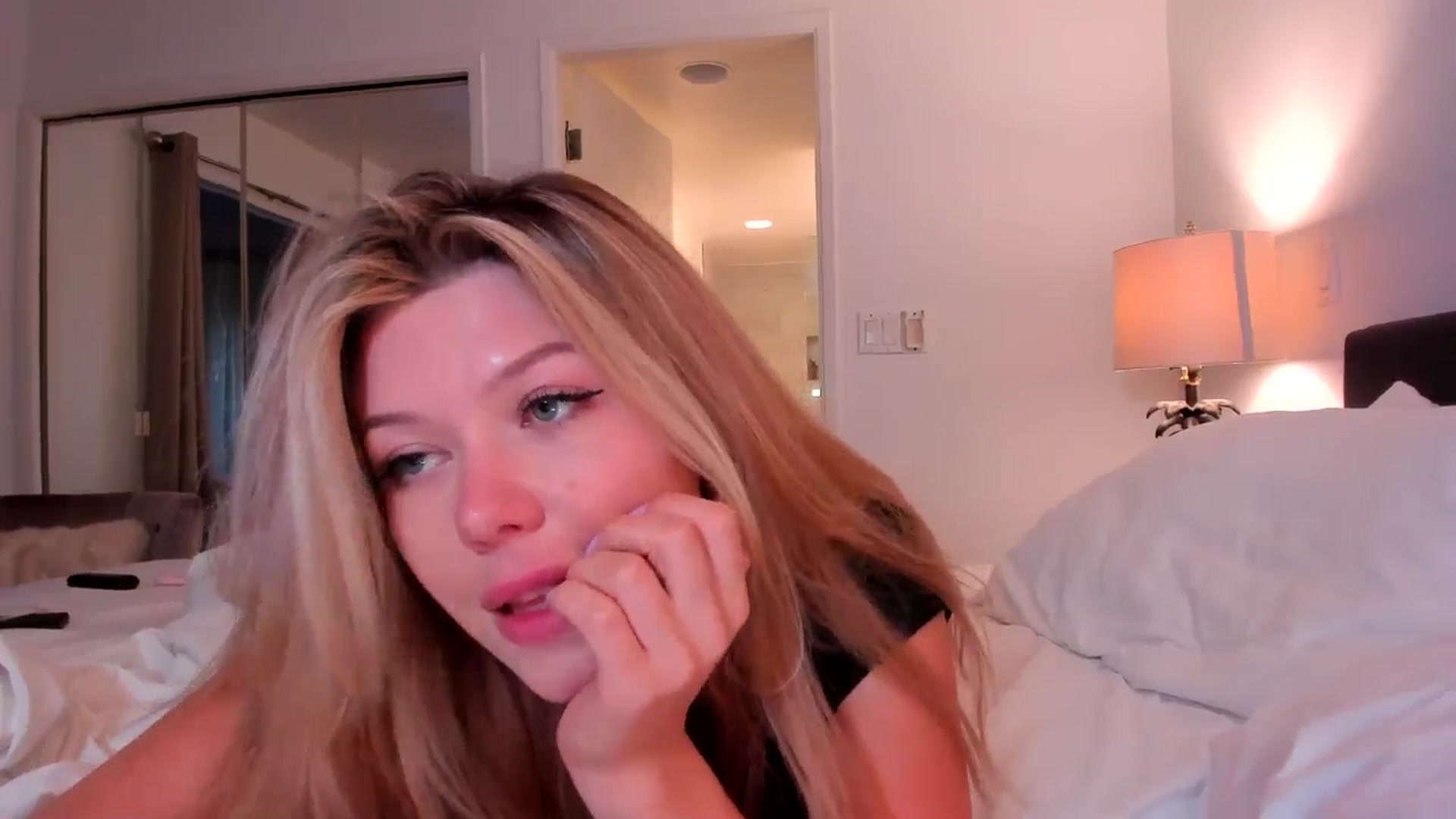 Gallery image thumbnail from Just_Vi's myfreecams stream on, 09/18/2025, 04:30 image 17 of 20