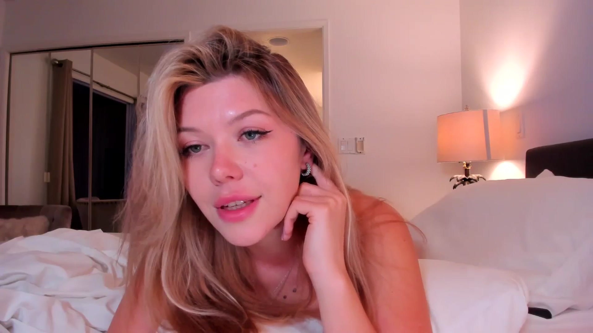 Gallery image thumbnail from Just_Vi's myfreecams stream on, 09/18/2025, 05:35 image 8 of 20