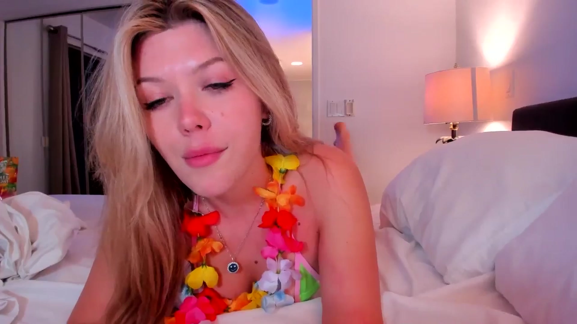 Gallery image thumbnail from Just_Vi's myfreecams stream on, 09/18/2025, 05:35 image 19 of 20