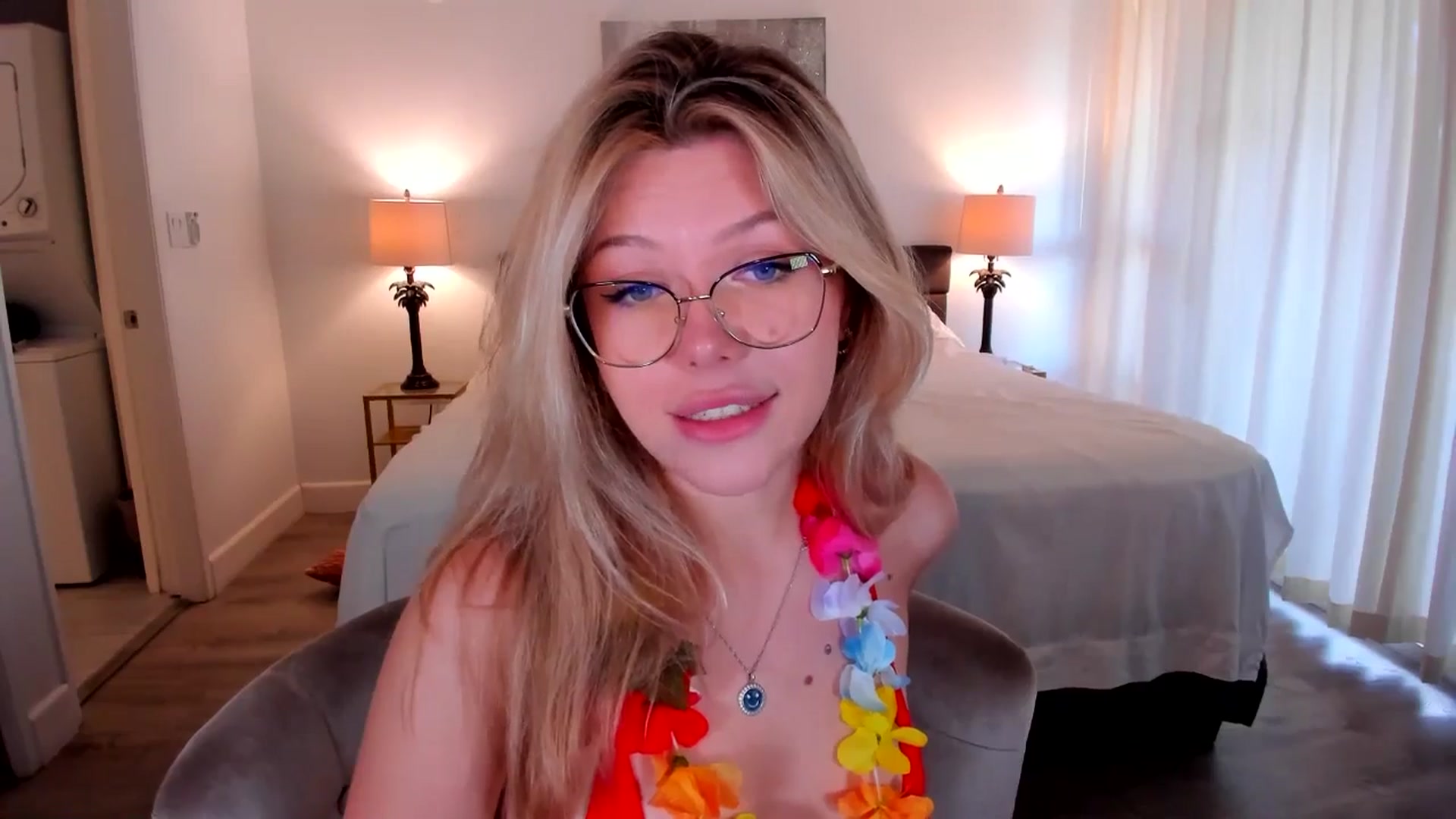 Gallery image thumbnail from Just_Vi's myfreecams stream on, 09/20/2025, 02:23 image 18 of 20