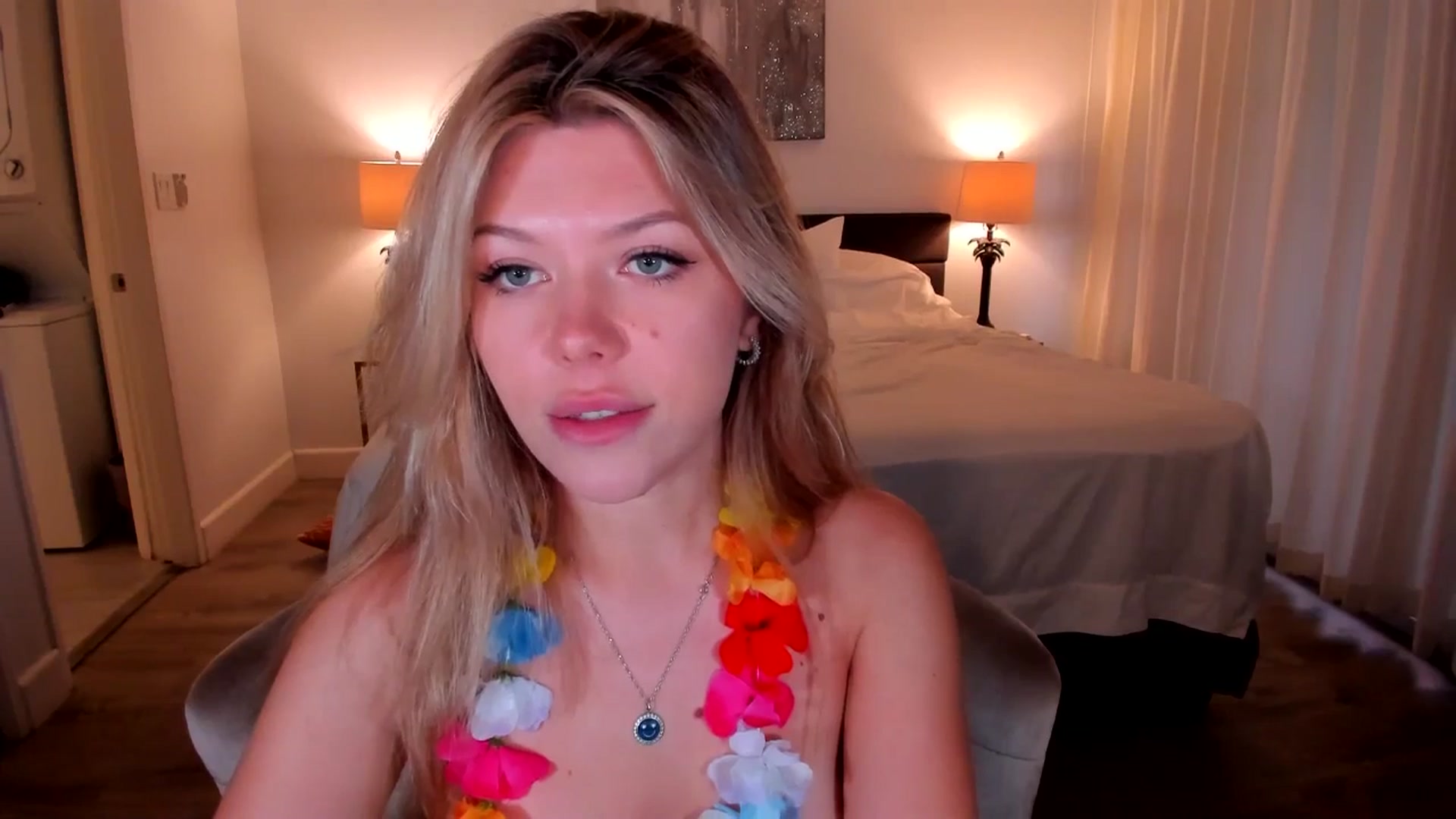Gallery image thumbnail from Just_Vi's myfreecams stream on, 09/20/2025, 04:44 image 18 of 20