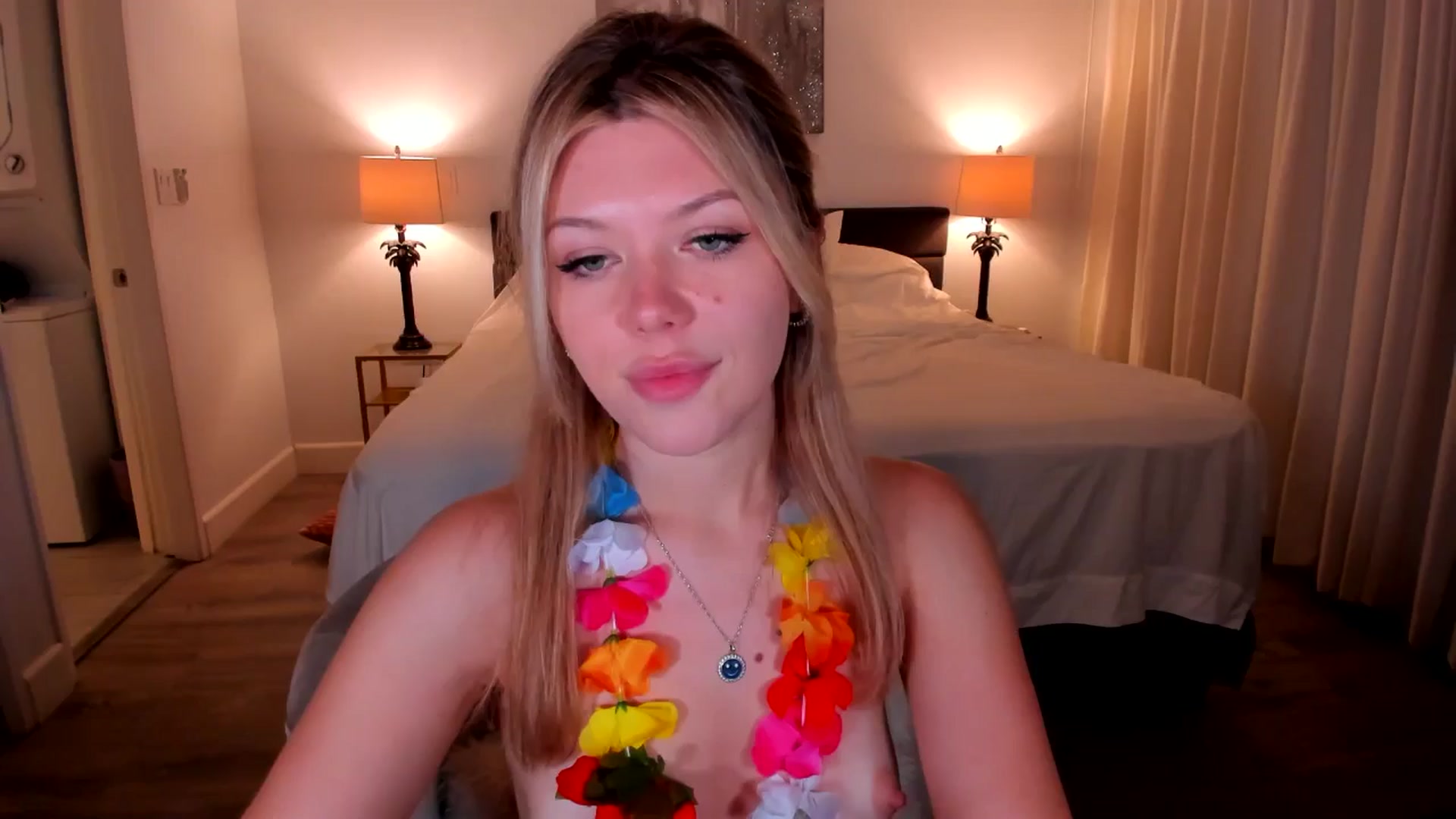 Gallery image thumbnail from Just_Vi's myfreecams stream on, 09/20/2025, 05:58 image 9 of 20
