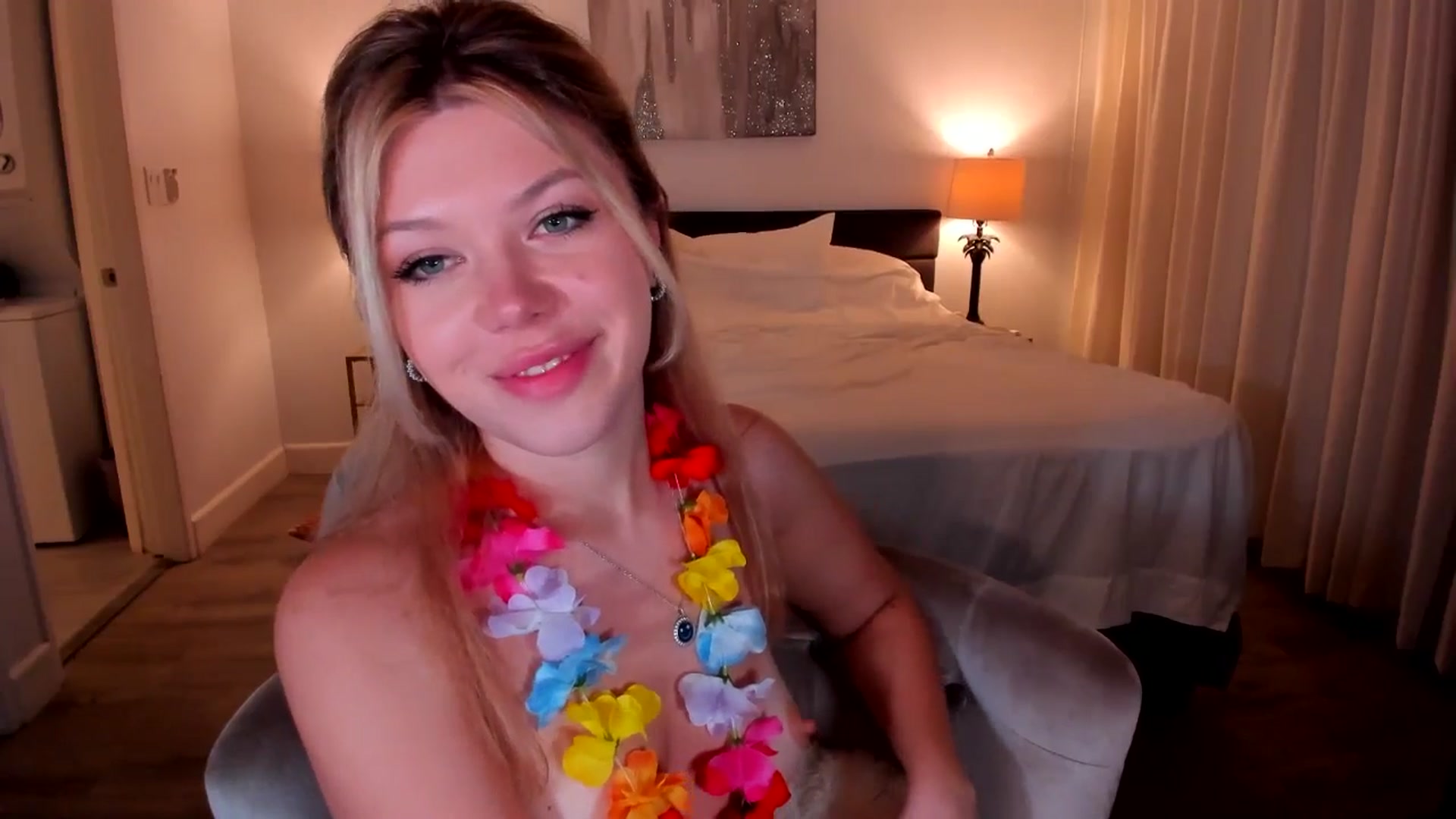 Gallery image thumbnail from Just_Vi's myfreecams stream on, 09/20/2025, 06:21 image 10 of 20