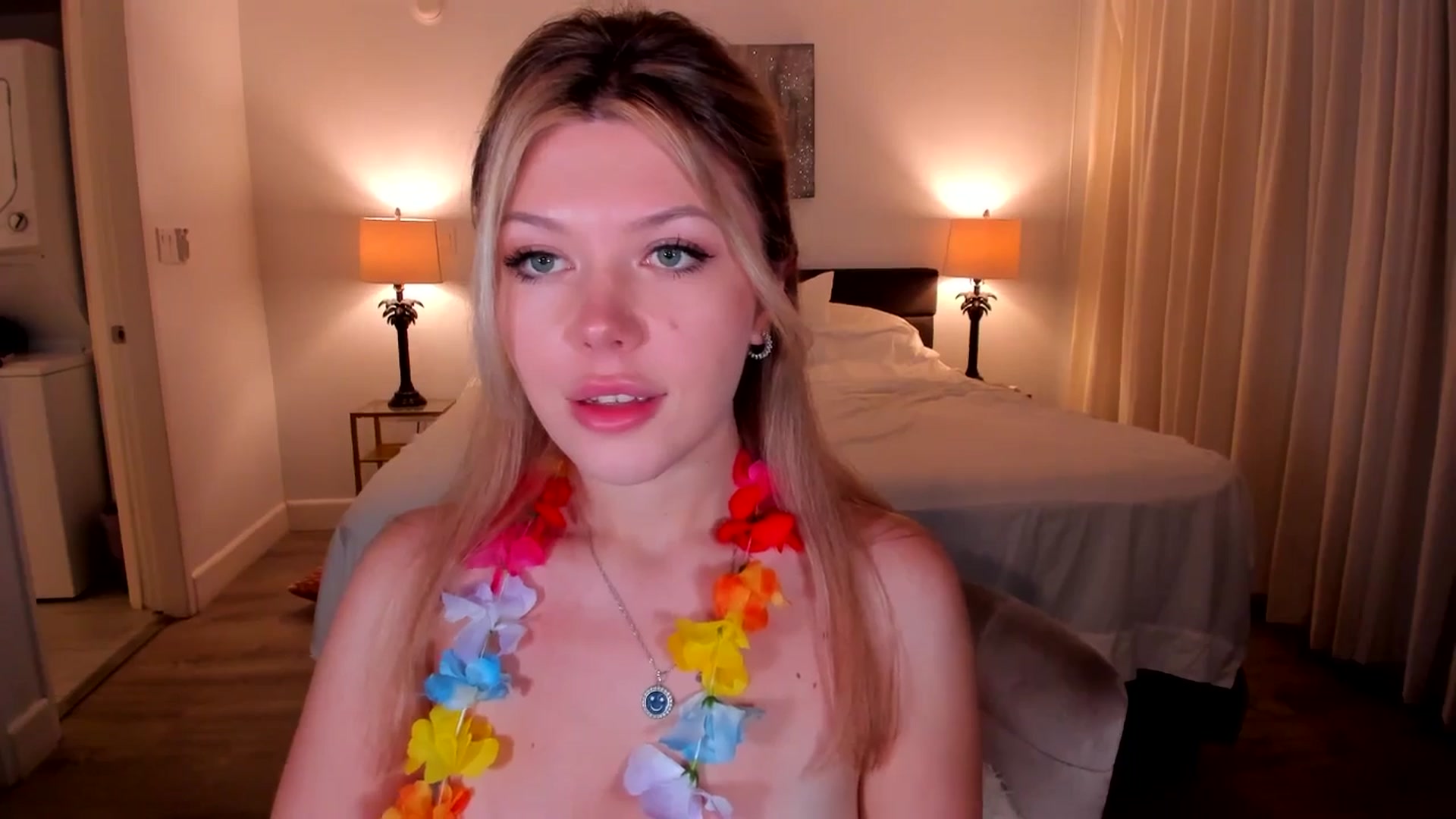 Gallery image thumbnail from Just_Vi's myfreecams stream on, 09/20/2025, 06:21 image 8 of 20