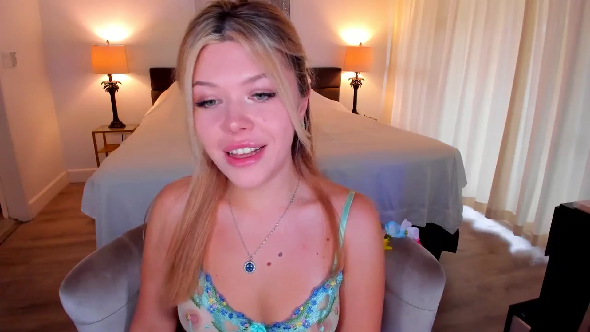 Gallery image thumbnail from Just_Vi's myfreecams stream on, 09/21/2025, 02:40 image 14 of 20