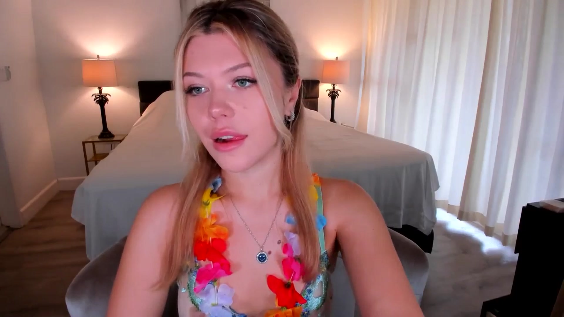 Gallery image thumbnail from Just_Vi's myfreecams stream on, 09/21/2025, 02:40 image 6 of 20