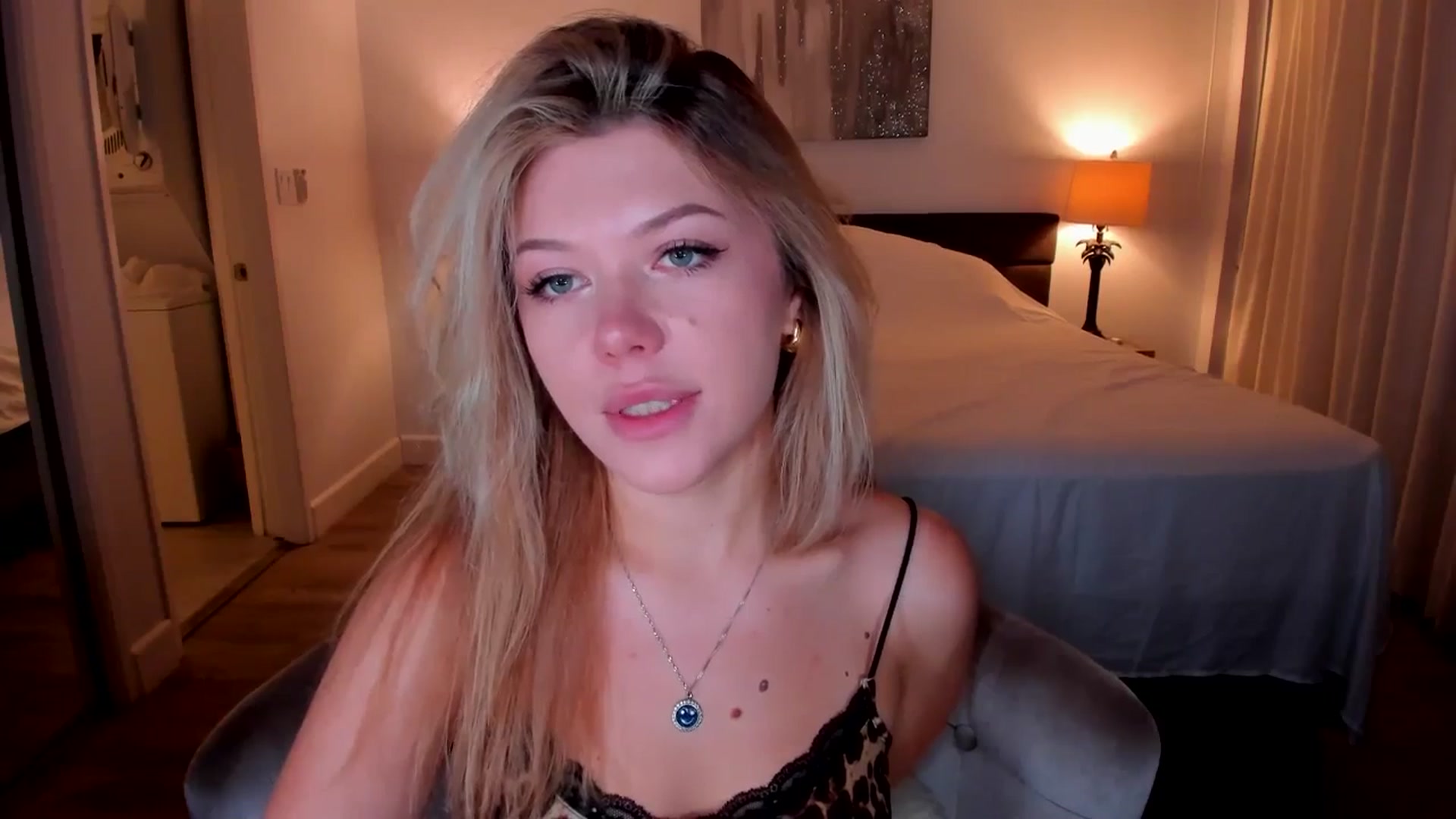 Gallery image thumbnail from Just_Vi's myfreecams stream on, 09/23/2025, 06:01 image 11 of 20