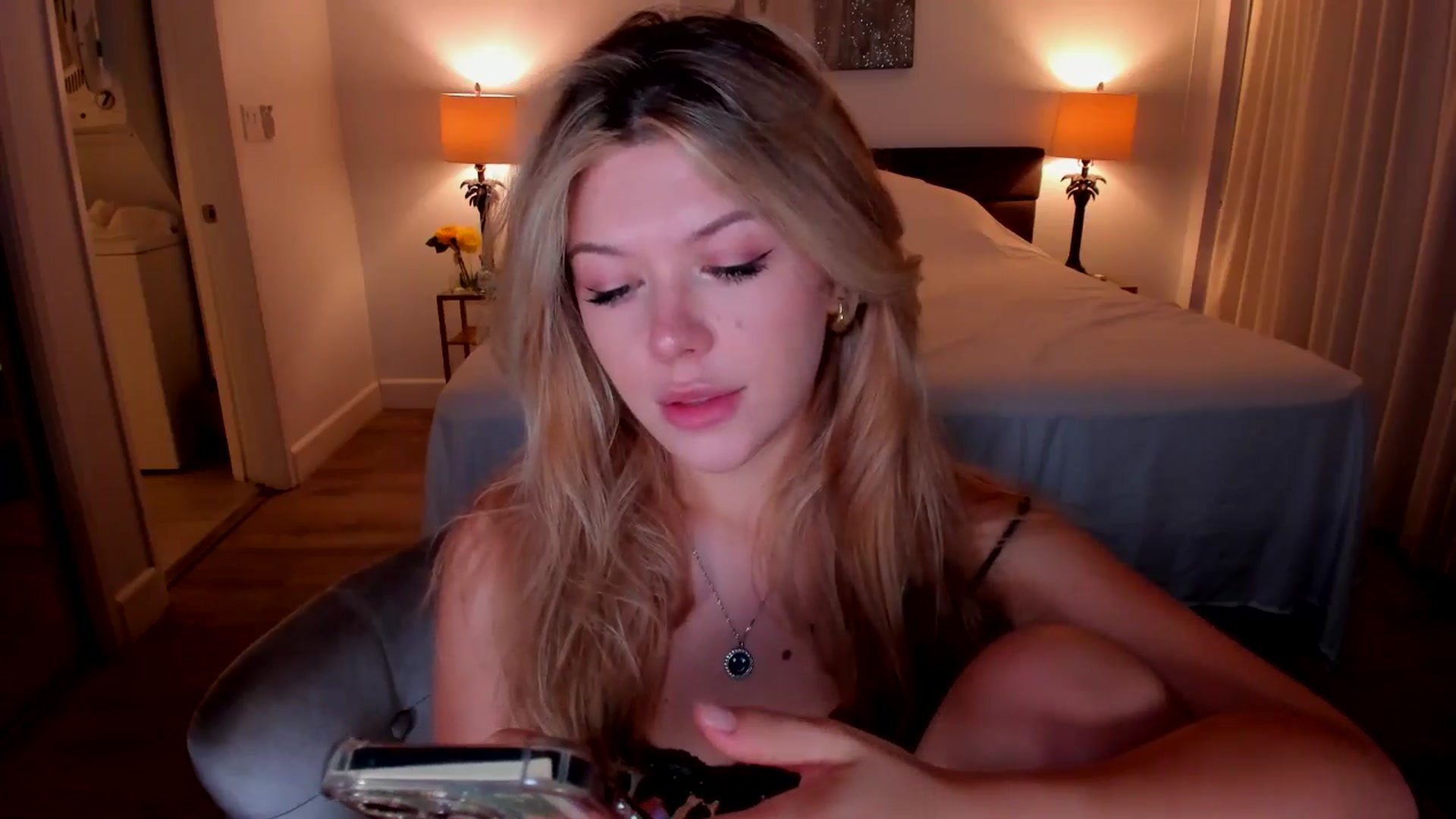 Gallery image thumbnail from Just_Vi's myfreecams stream on, 09/23/2025, 06:01 image 6 of 20