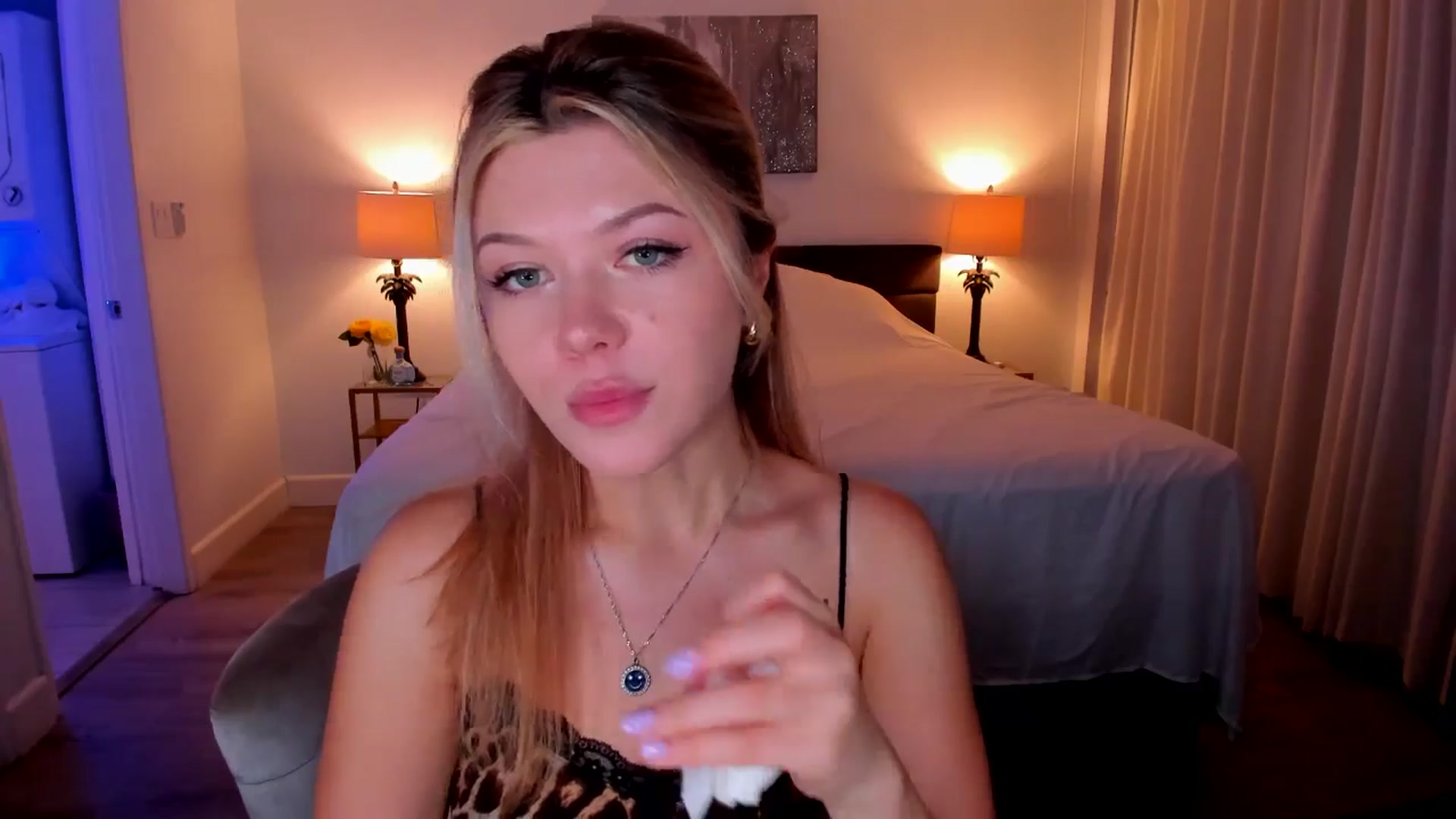 Gallery image thumbnail from Just_Vi's myfreecams stream on, 09/23/2025, 06:01 image 19 of 20