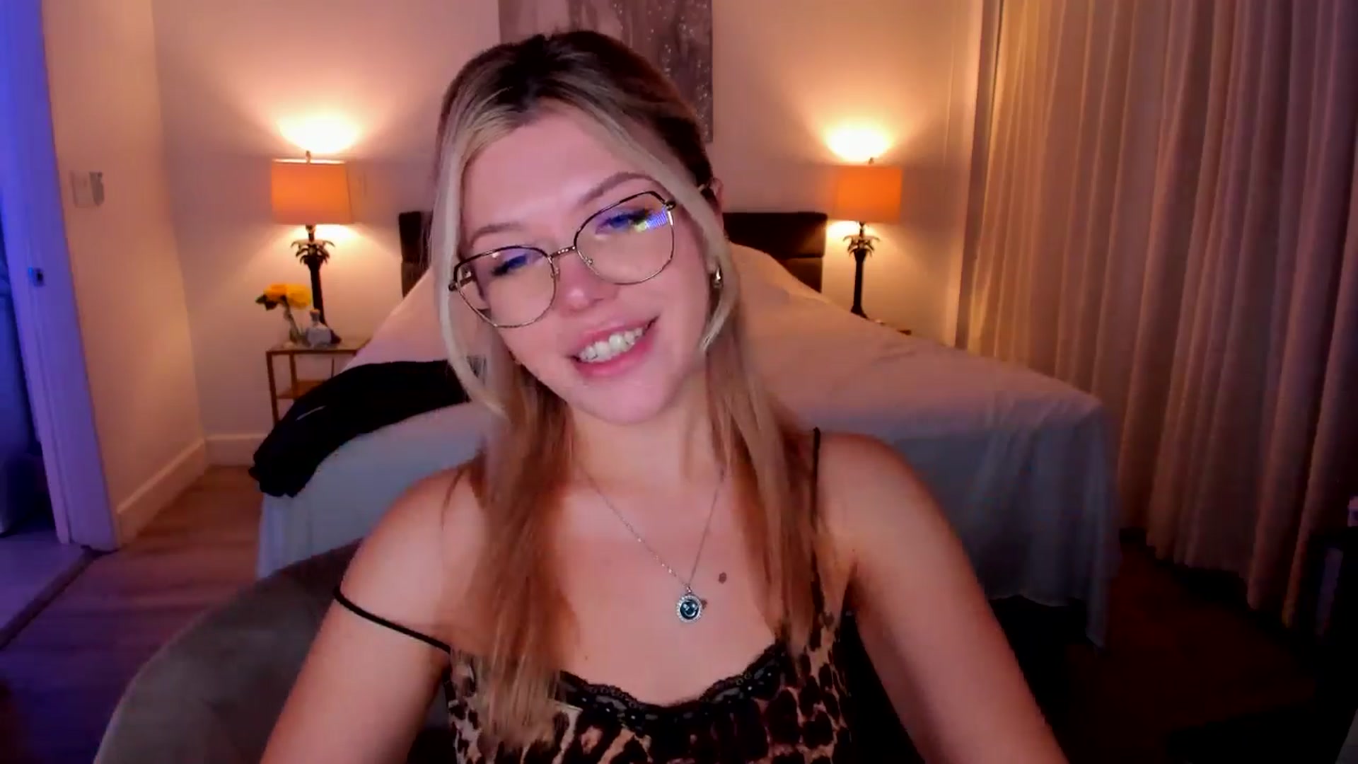 Gallery image thumbnail from Just_Vi's myfreecams stream on, 09/23/2025, 08:21 image 6 of 20